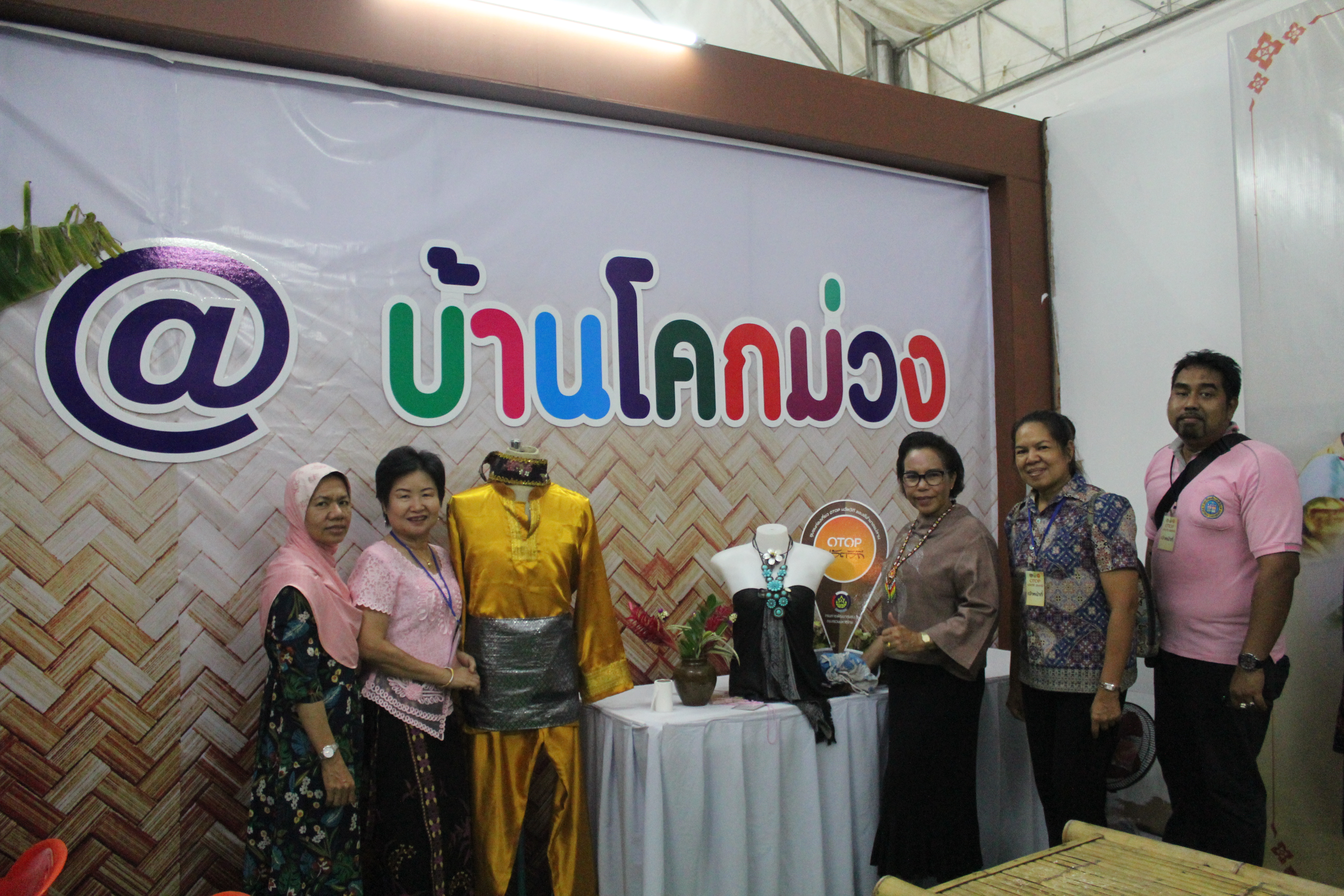 นางปราณี รัตนประยูร ผู้ตรวจราชการกรมฯ ร่วมเป็นเกียรติในกิจกรรมการประกวดจัดสำรับอาหารพื้นถิ่น จาก 12 อำเภอ จังหวัดปัตตานี
