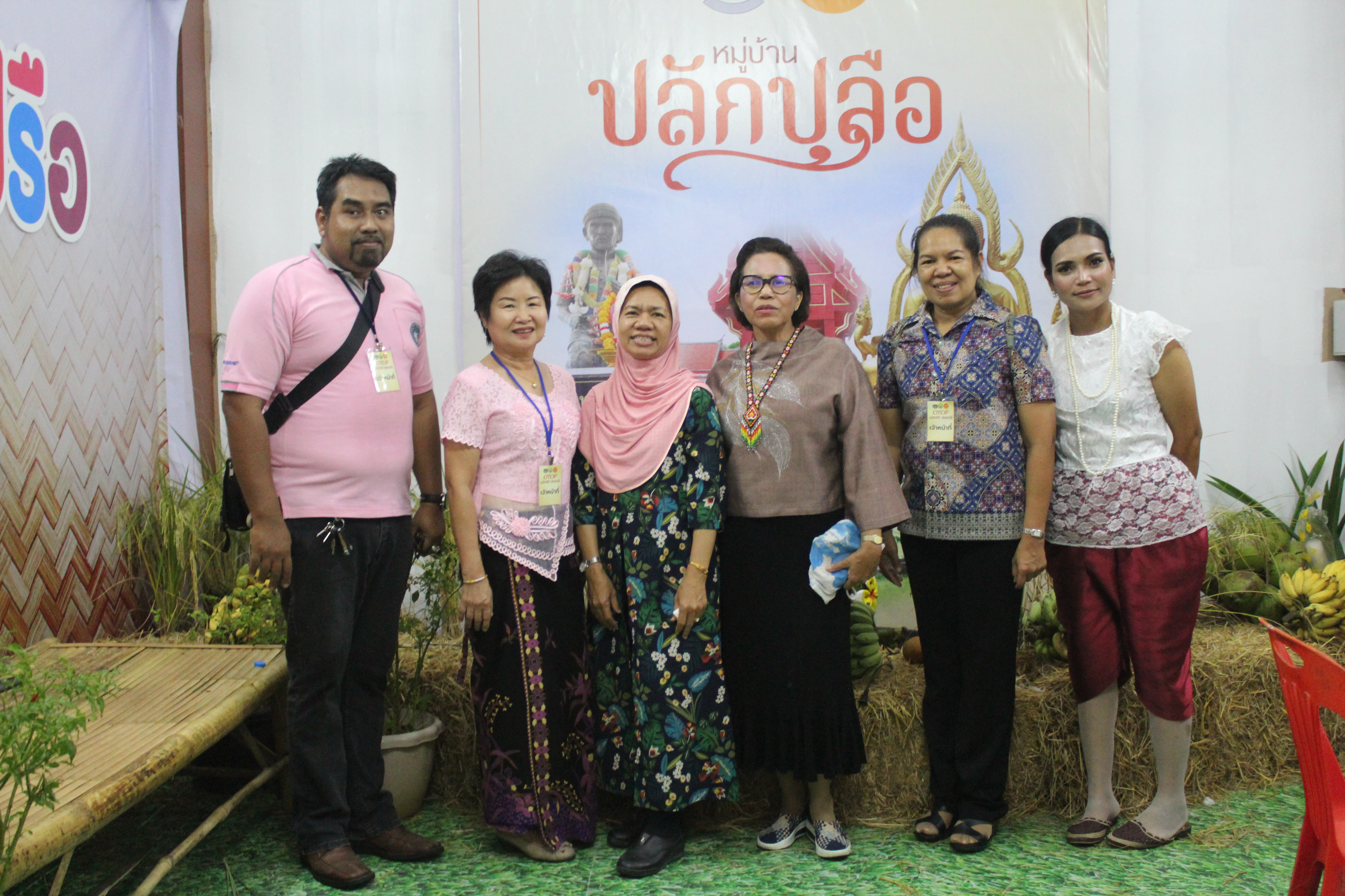 นางปราณี รัตนประยูร ผู้ตรวจราชการกรมฯ ร่วมเป็นเกียรติในกิจกรรมการประกวดจัดสำรับอาหารพื้นถิ่น จาก 12 อำเภอ จังหวัดปัตตานี