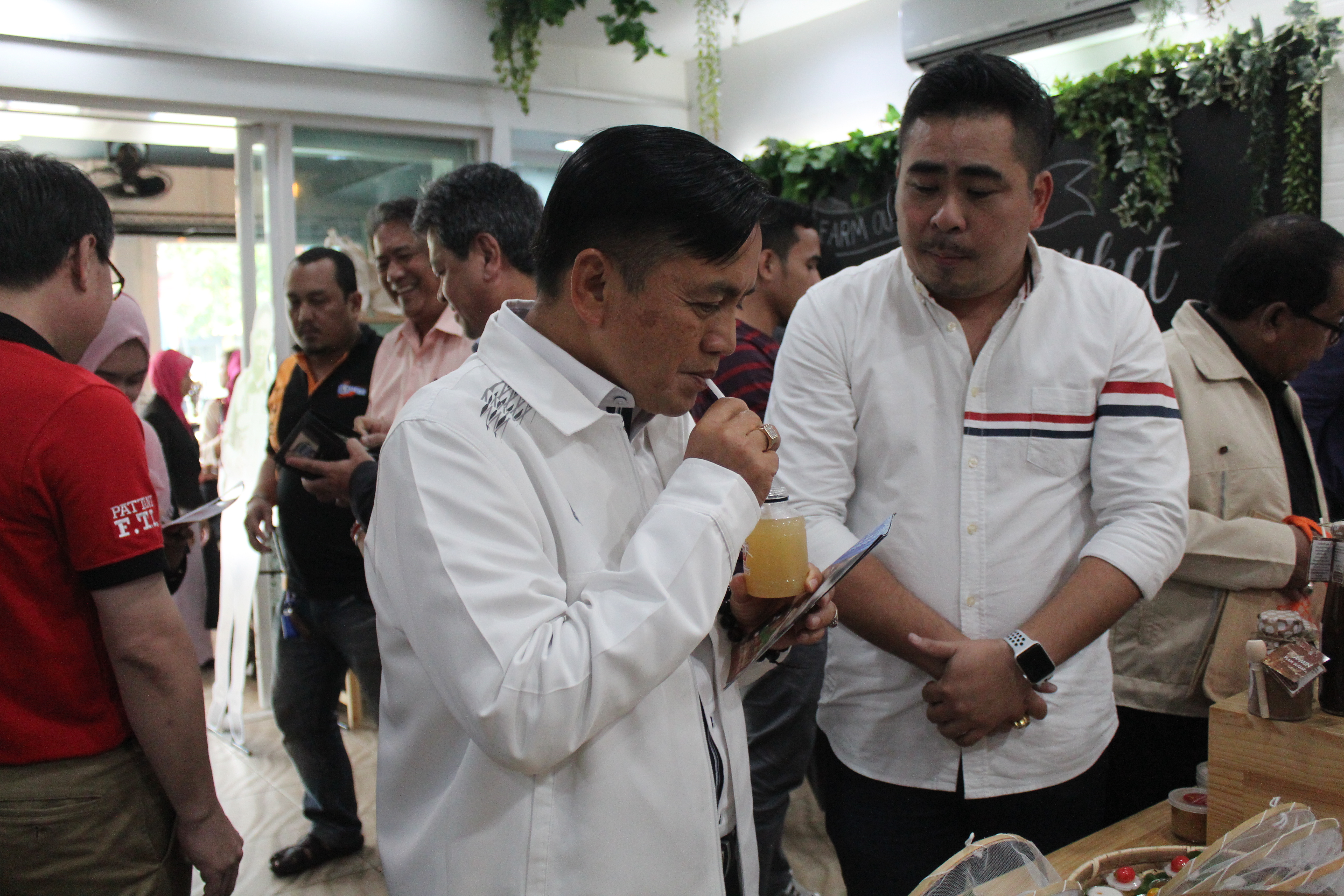 สำนักงานพัฒนาชุมชนจังหวัดปัตตานี ร่วมกับ บริษัทประชารัฐรักสามัคคีปัตตานี (วิสาหกิจเพื่อสังคม) จำกัด จัดกิจกรรมรณรงค์รักษ์โลก ลดการใช้ถุงพลาสติก