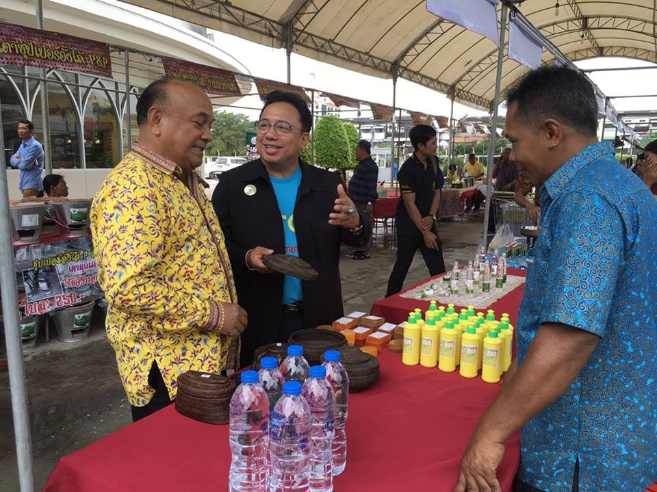 พช.ปัตตานี จับมือภาคีการพัฒนา เปิดตลาดจำหน่าย OTOP ในห้างดังปัตตานี 