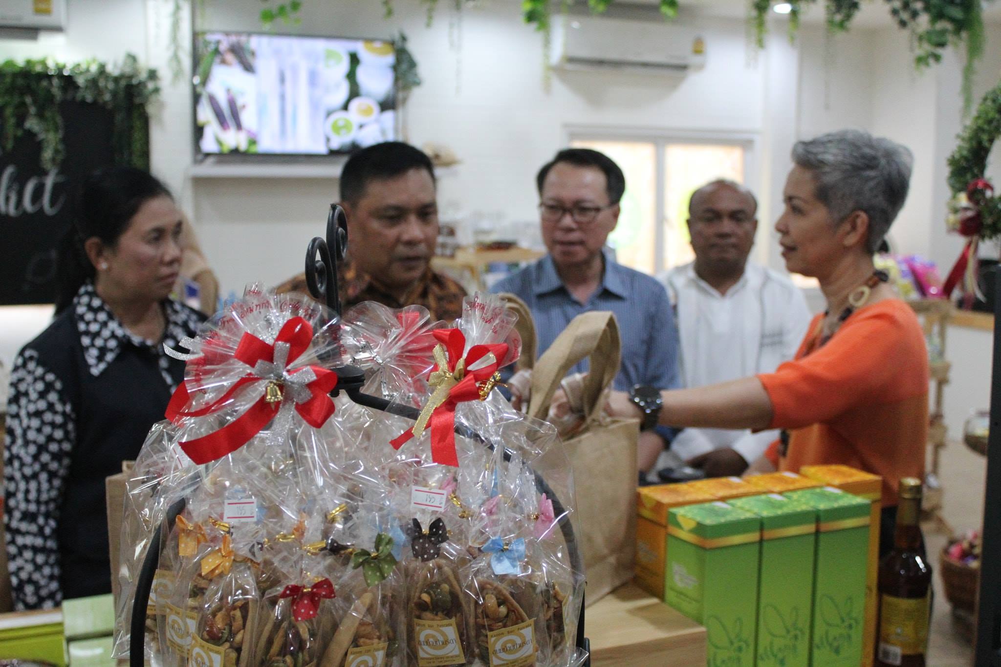 พช.ปัตตานี ร่วมกับ บ.ประชารัฐฯ จัดชุดกระเช้าปีใหม่ 2562 จากจังหวัดปัตตานี”