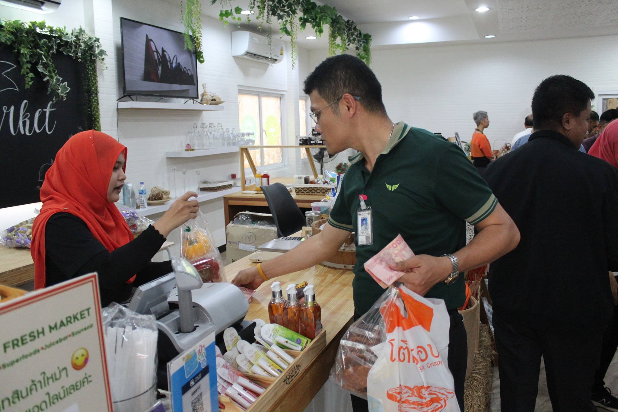 พช.ปัตตานี ร่วมกับ บ.ประชารัฐฯ จัดชุดกระเช้าปีใหม่ 2562 จากจังหวัดปัตตานี”