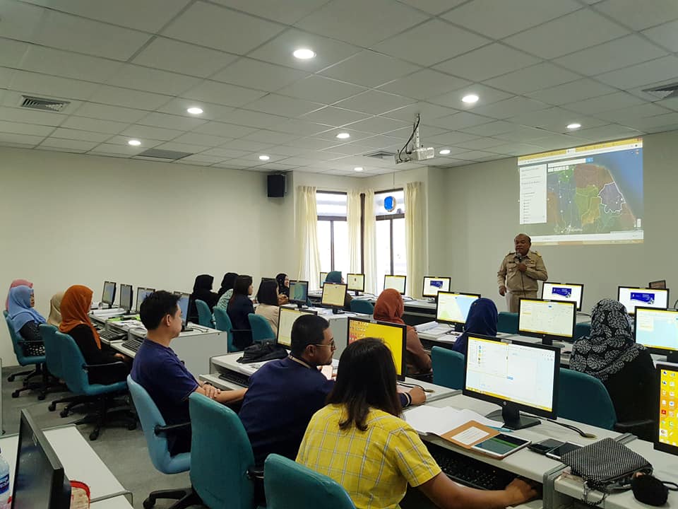 ” พช.ปัตตานี เตรียมข้อมูลกระดาษ เป็นข้อมูล Online! “