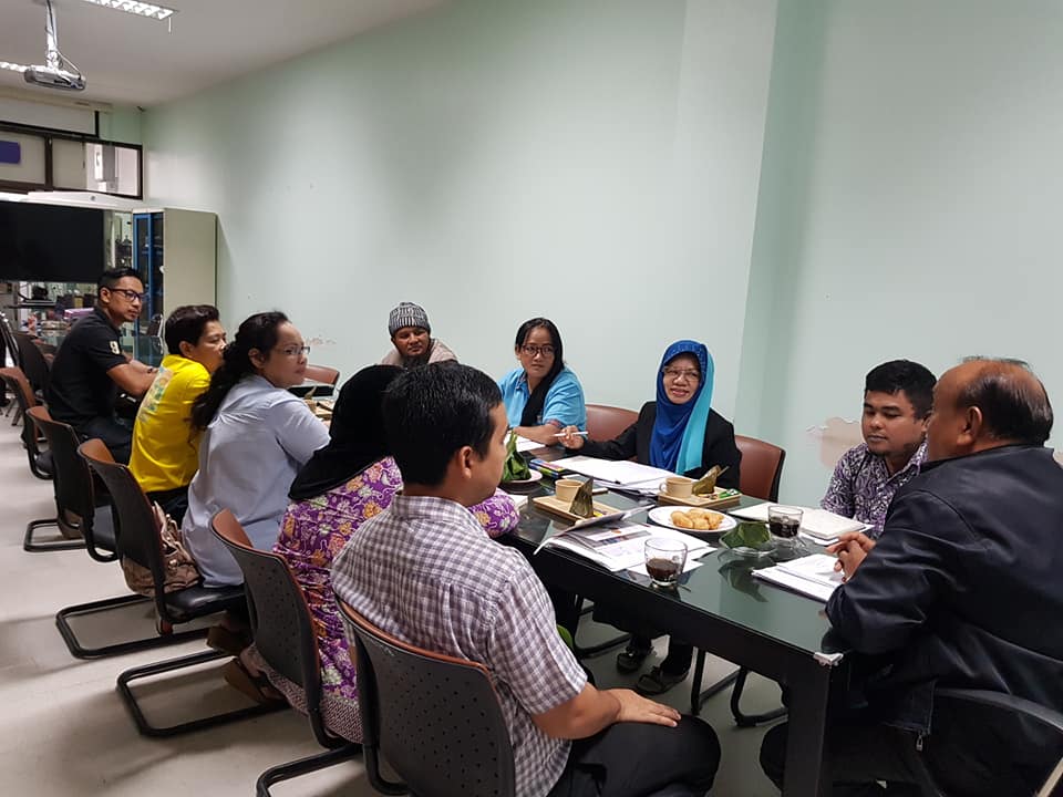 ” พัฒนาการจังหวัดปัตตานี ประชุมชี้แนะแนวทางการบริหารตลาดสินค้า OTOP ระดับจังหวัด ” 