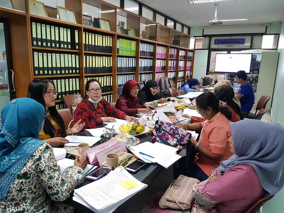 ” พช.ปัตตานี ประชุมร่วมพิจารณาอนุมัติโครงการกองทุนสตรีฯ “