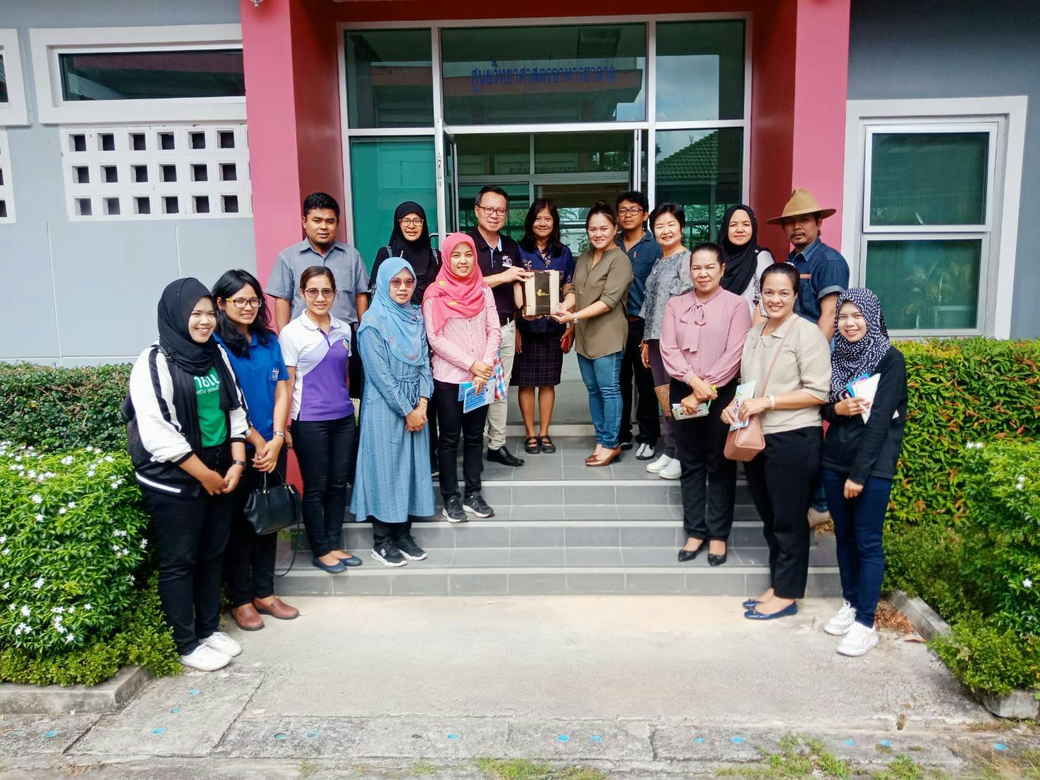 สำนักงานพัฒนาชุมชนจังหวัดปัตตานี ร่วมกับ บริษัทประชารัฐรักสามัคคีปัตตานี (วิสาหกิจเพื่อสังคม) จำกัด ลงพื้นติดตามในเขตอำเภอเมืองปัตตานี