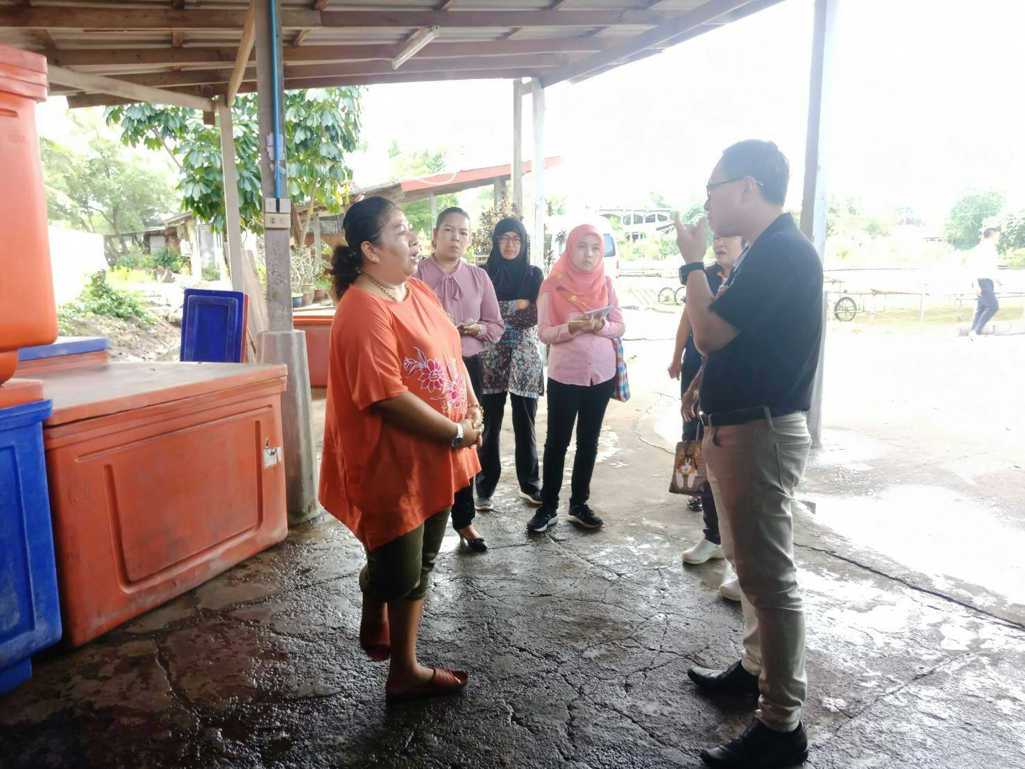 สำนักงานพัฒนาชุมชนจังหวัดปัตตานี ร่วมกับ บริษัทประชารัฐรักสามัคคีปัตตานี (วิสาหกิจเพื่อสังคม) จำกัด ลงพื้นติดตามในเขตอำเภอเมืองปัตตานี
