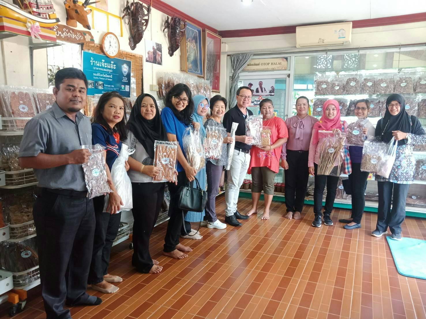 สำนักงานพัฒนาชุมชนจังหวัดปัตตานี ร่วมกับ บริษัทประชารัฐรักสามัคคีปัตตานี (วิสาหกิจเพื่อสังคม) จำกัด ลงพื้นติดตามในเขตอำเภอเมืองปัตตานี