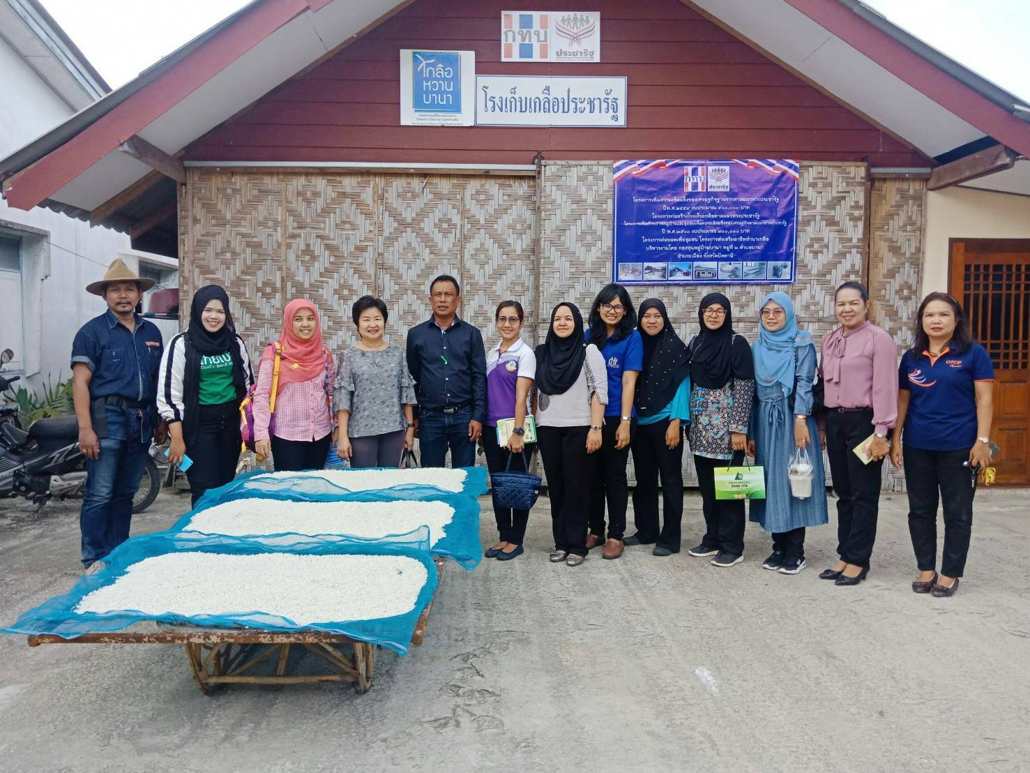 สำนักงานพัฒนาชุมชนจังหวัดปัตตานี ร่วมกับ บริษัทประชารัฐรักสามัคคีปัตตานี (วิสาหกิจเพื่อสังคม) จำกัด ลงพื้นติดตามในเขตอำเภอเมืองปัตตานี