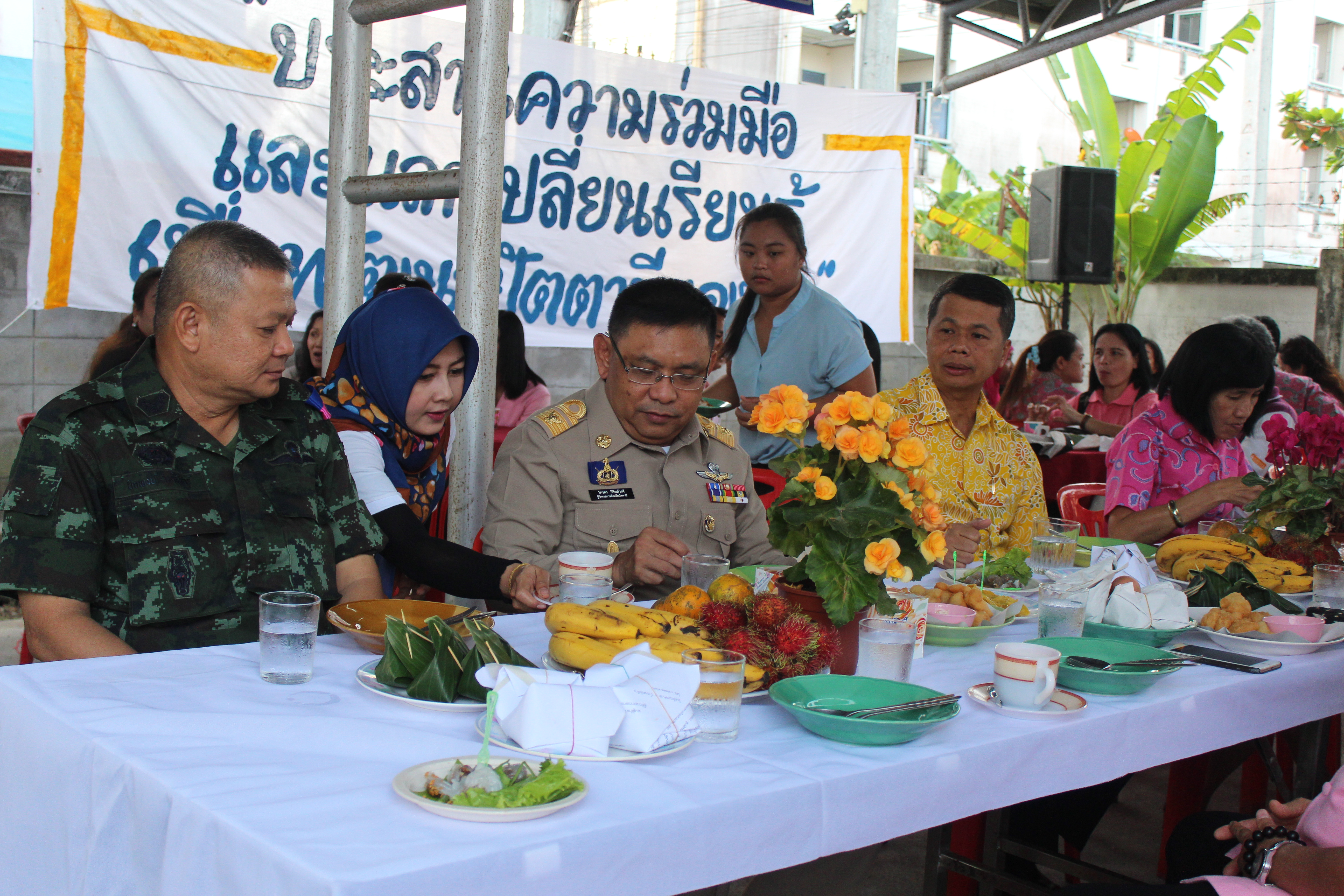“สดใสชื่นมื่น นั่งกินกาแฟบ้าน พช.(พัฒนาชุมชน)”
