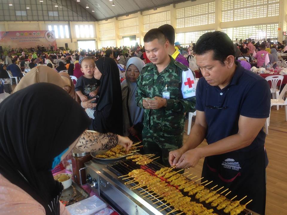 ” พช.ปัตตานี ร่วมบูรณาการจัดกิจกรรมวันคนพิการสากล ”  วันที่ 13 มกราคม 2562 – สำนักงานพัฒนาชุมชนจังหวัดปัตตานี ร่วมจัดกิจกรรมวันคนพิการสากล จังหวัดปัตตานี ประจำปี 2561  ซึ่งบูรณาการโครงการโดยสำนักงานพัฒนาสังคมและความมั่นคงของมนุษย์จังหวัดปัตตานี เพื่อเปิดโอกาสให้คนพิการได้แสดงถึงศักยภาพแห่งการดำเนินชีวิตบนพื้นฐานแห่งความเท่าเทียมในสังคมอย่างเสมอภาพกับบุคคทั่วไป ตลอดจนการเข้าถึงสิทธิด้านการประกอบอาชีพ การมีส่วนร่วมในการเสริมสร้างและพัฒนาสังคมให้เป็นสุข ณ อาคารอเนกประสงค์ สนามกีฬากลาง องค์การบริหารส่วนจังหวัดปัตตานี
