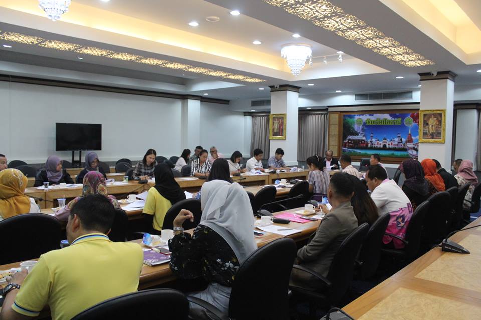 ” พัฒนาการจังหวัดปัตตานี ประชุมเตรียมความพร้อมการจัดนิทรรศการตามโครงการอนุรักษ์พันธุกรรมพืชอันเนื่องมาจากพระราชดำริฯ “