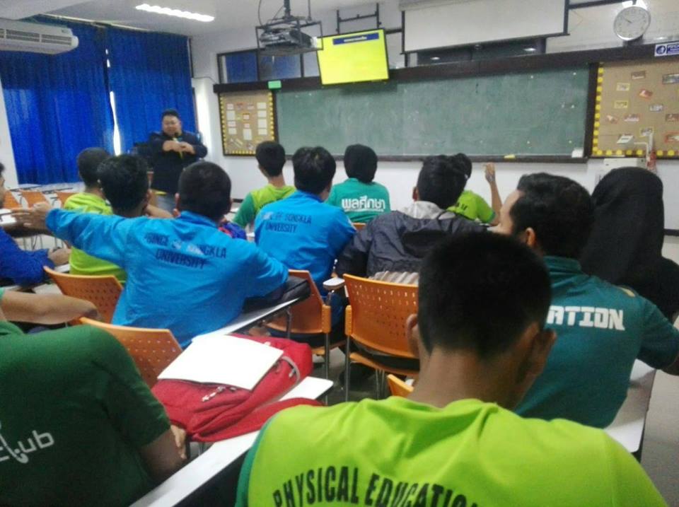 วิทยากร บรรยาย บทบาทของกรมการพัฒนาชุมชนกับการป้องกันและแก้ไขปัญหายาเสพติดในชุมชน
