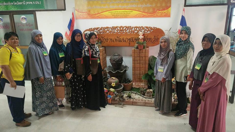 กิจกรรมรับฟังการประชุมถ่ายทอดความรู้ในเรื่องการพัฒนาธุรกิจของกลุ่มอาชีพสู่การเป็นผู้ประกอบการชุมชน