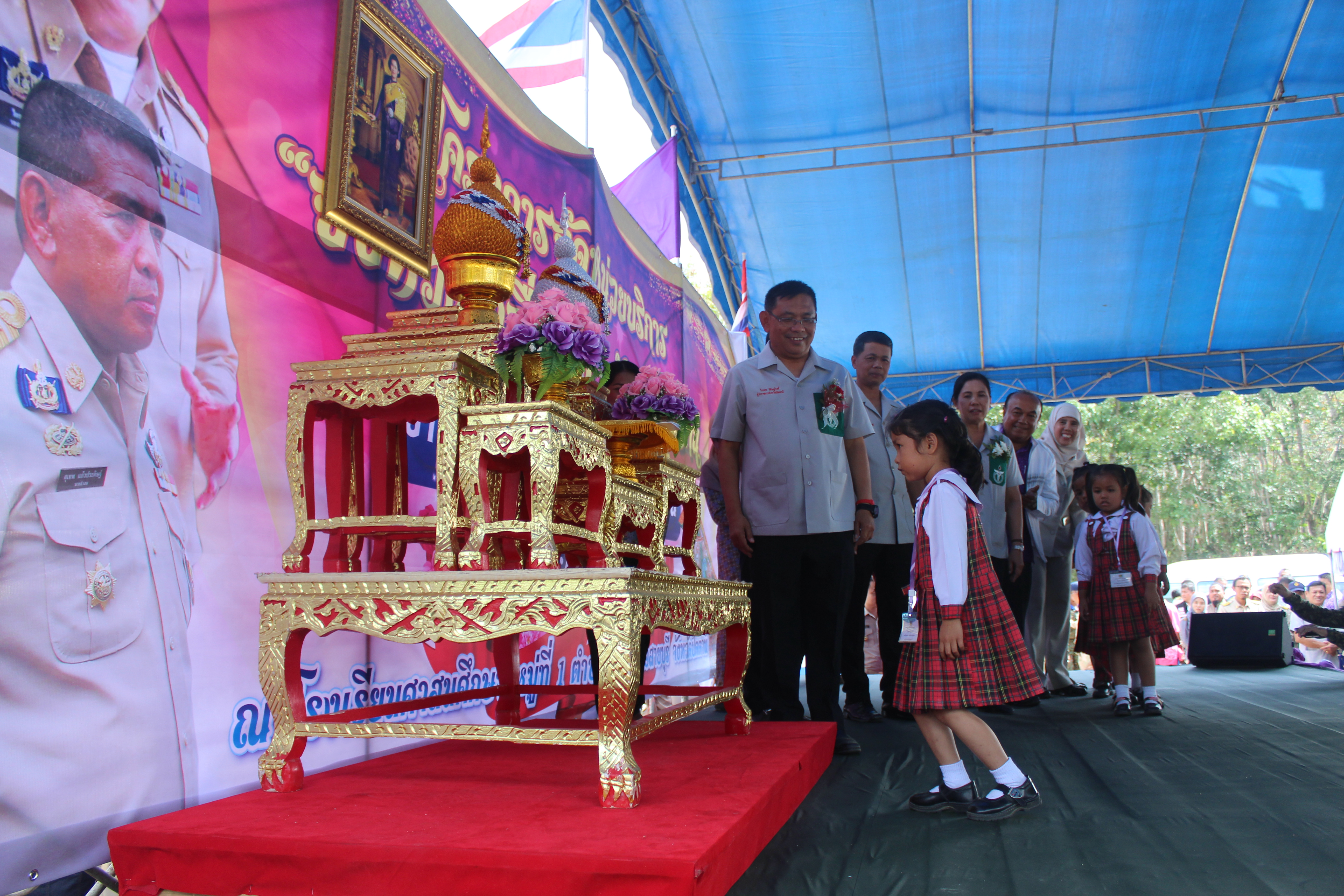 ” พช.ปัตตานี และสพอ.สายบุรี ร่วมกิจกรรมจังหวัดเคลื่อนที่บริการประชาชน “