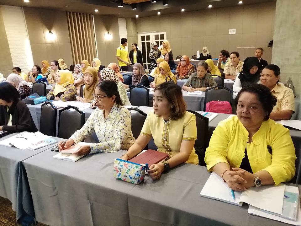 ” พช.ปัตตานี จัดโครงการขับเคลื่อนยุทธศาสตร์กองทุนพัฒนาบทบาทสตรี “