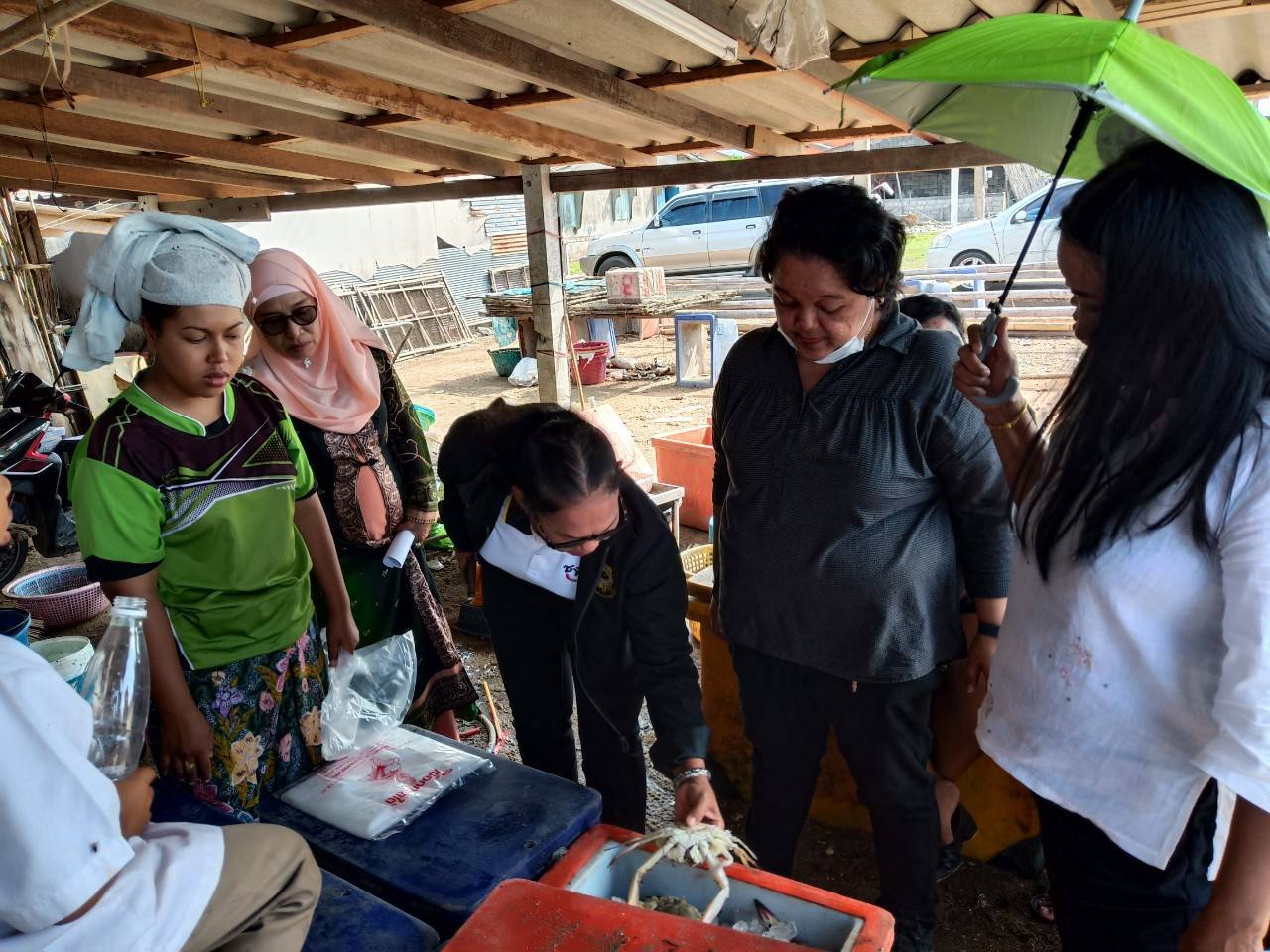พช.ปัตตานี ลงพื้นที่ อ.หนองจิก ติดตามกลุ่มอาชีพกองทุนสตรี ฯ