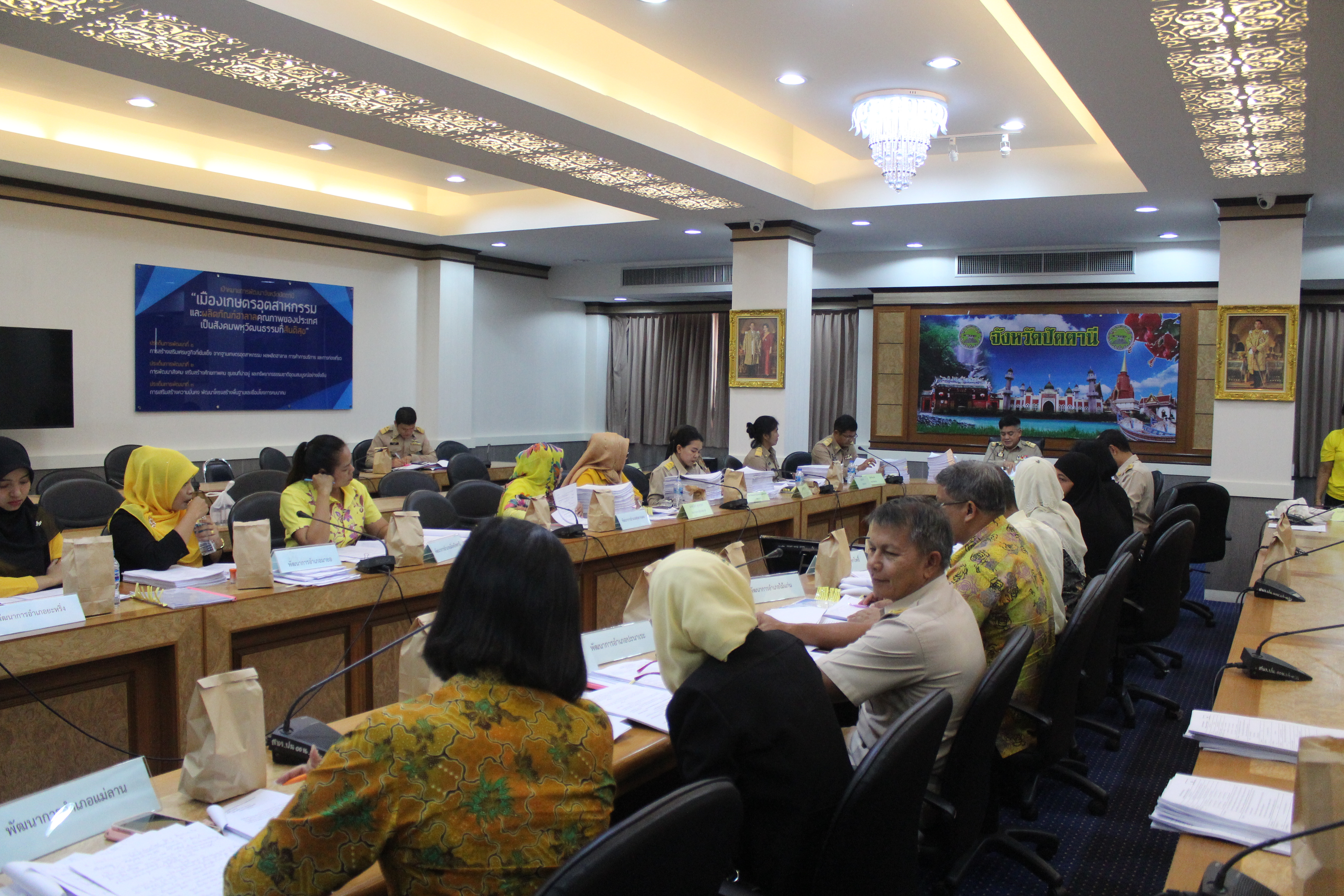 ” สนง.พัฒนาชุมชนจังหวัดปัตตานี จัดประชุมคณะอนุกรรมการบริหารกองทุนพัฒนาบทบาทสตรีระดับจังหวัด “