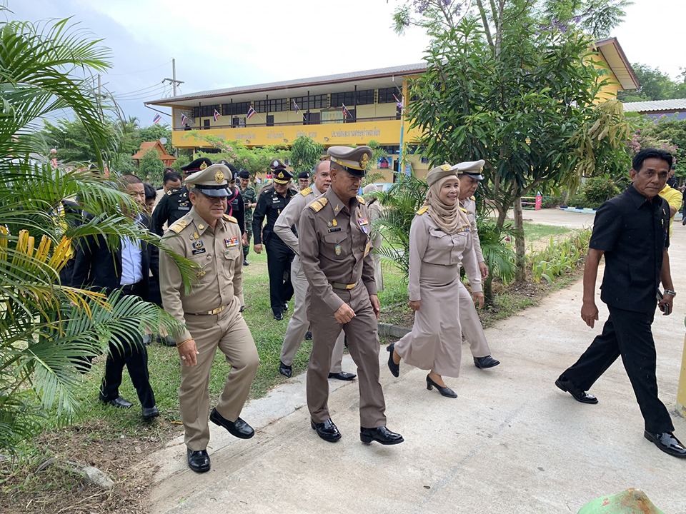 “พัฒนาการจังหวัดปัตตานี ร่วมต้อนรับ พลเอก เฉลิมใจ สิทธิสาท องคมนตรี ในโอกาสลงพื้นที่ตรวจเยี่ยมโรงเรียนในโครงการกองทุนการศึกษาและโรงเรียนราชประชานุเคราะห์ ในพื้นที่จังหวัดปัตตานี”