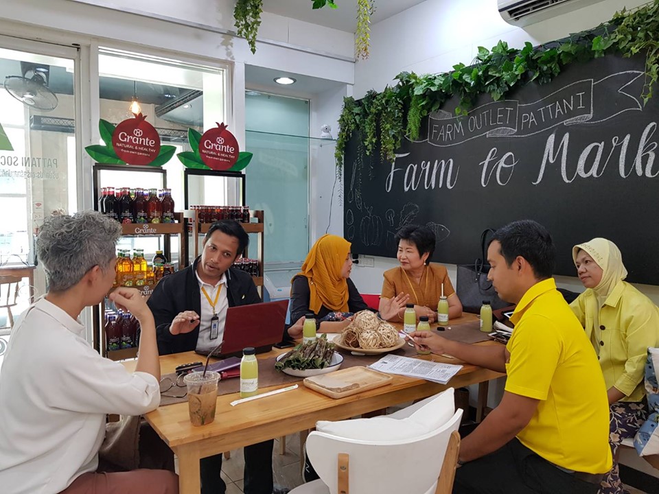 พช.ปัตตานี เตรียมพร้อม จำหน่ายสินค้า OTOP ในระบบ E-Commerce เต็มรูปแบบ!!