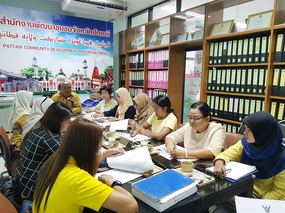“พช.ปัตตานี ผนึกกำลัง 3กลุ่มงานฯ+1ฝ่าย และ 12 อำเภอ เตรียมจำหน่ายสินค้า OTOP ออนไลน์ ผ่านเว็บไซต์ http://pattaniotop.lnwshop.com/ “