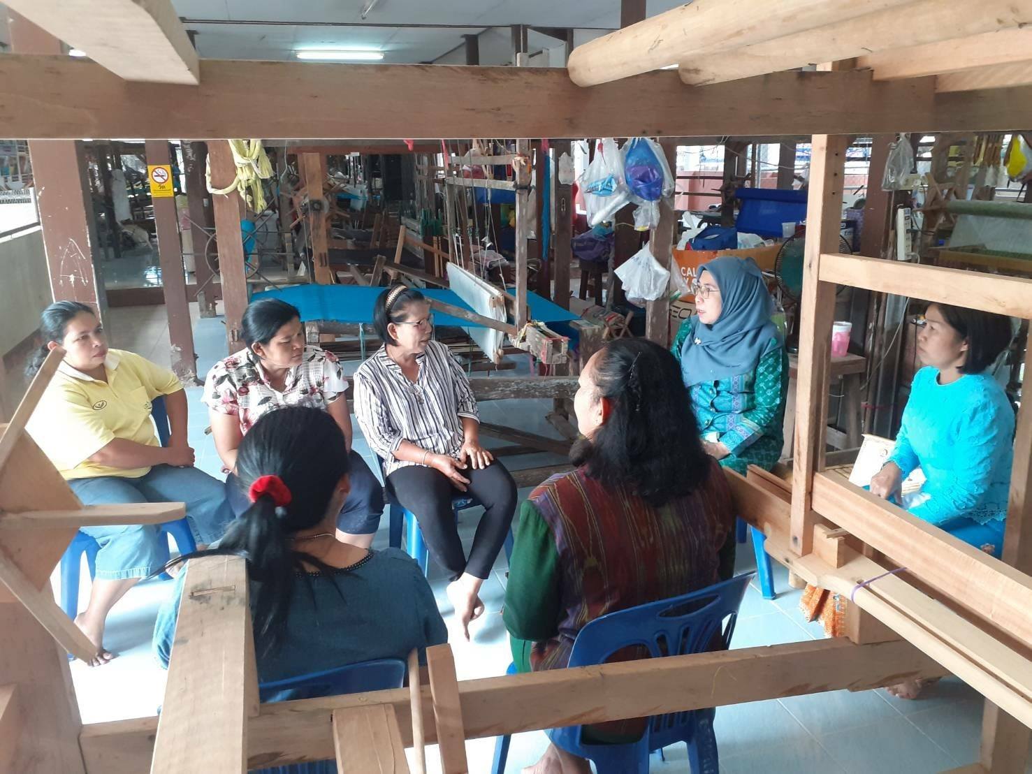 กิจกรรม : พัฒนาชุมชนจังหวัดปัตตานี ร่วมสืบสานพระราชปณิธานสมเด็จพระนางเจ้าสิริกิติ์ พระบรมราชินีนาถ พระบรมราชชนนีพันปีหลวง ที่ทรงอนุรักษ์ ส่งเสริม และเชิดชูอัตลักษณ์ คุณค่าผ้าไทย ให้คงอยู่ คู่แผ่นดิน