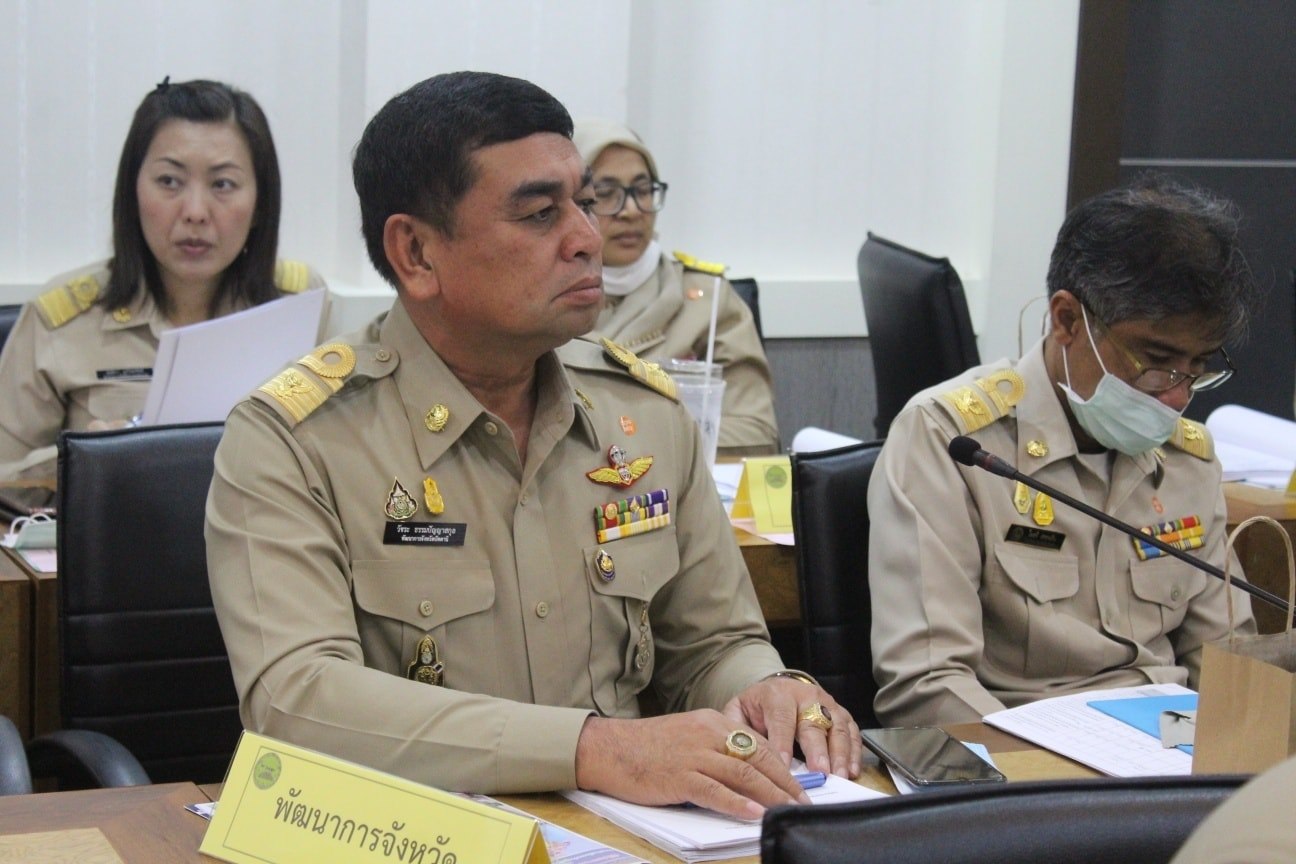 กิจกรรม : ผู้ว่าฯ ปัตตานี มอบประกาศเกียรติบัตรเชิดชูเกียรติกลุ่มอาชีพกองทุนพัฒนาบทบาทสตรีดีเด่น จังหวัดปัตตานี