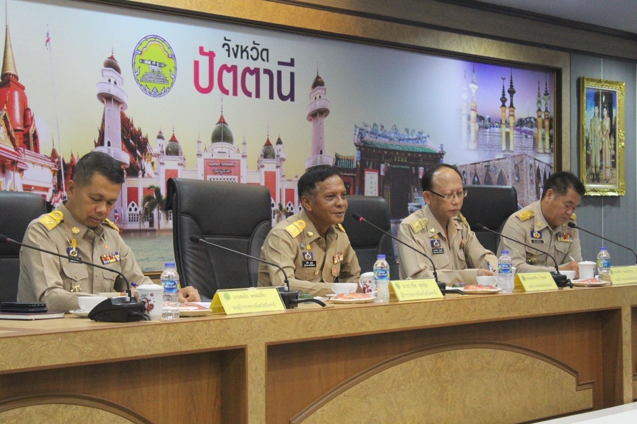 กิจกรรม : ผู้ว่าฯ ปัตตานี มอบประกาศเกียรติบัตรเชิดชูเกียรติกลุ่มอาชีพกองทุนพัฒนาบทบาทสตรีดีเด่น จังหวัดปัตตานี