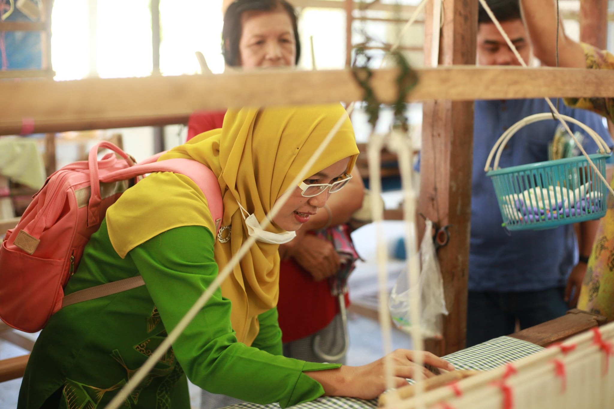 กิจกรรม : พัฒนาชุมชนจังหวัดปัตตานี ร่วมสืบสานพระราชปณิธานสมเด็จพระนางเจ้าสิริกิติ์ พระบรมราชินีนาถ พระบรมราชชนนีพันปีหลวง ที่ทรงอนุรักษ์ ส่งเสริม และเชิดชูอัตลักษณ์ คุณค่าผ้าไทย ให้คงอยู่ คู่แผ่นดิน