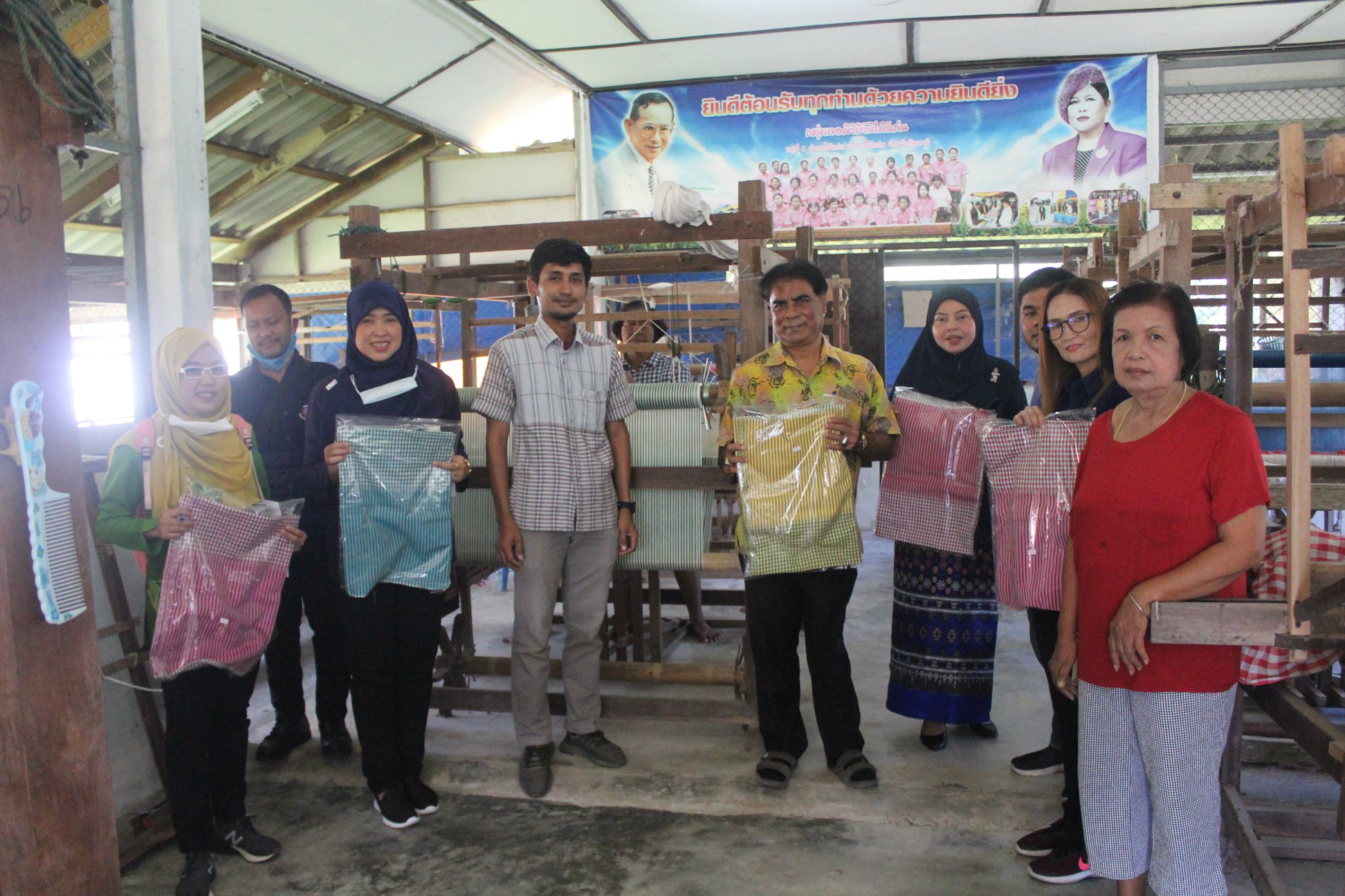 กิจกรรม : พัฒนาชุมชนจังหวัดปัตตานี ร่วมสืบสานพระราชปณิธานสมเด็จพระนางเจ้าสิริกิติ์ พระบรมราชินีนาถ พระบรมราชชนนีพันปีหลวง ที่ทรงอนุรักษ์ ส่งเสริม และเชิดชูอัตลักษณ์ คุณค่าผ้าไทย ให้คงอยู่ คู่แผ่นดิน