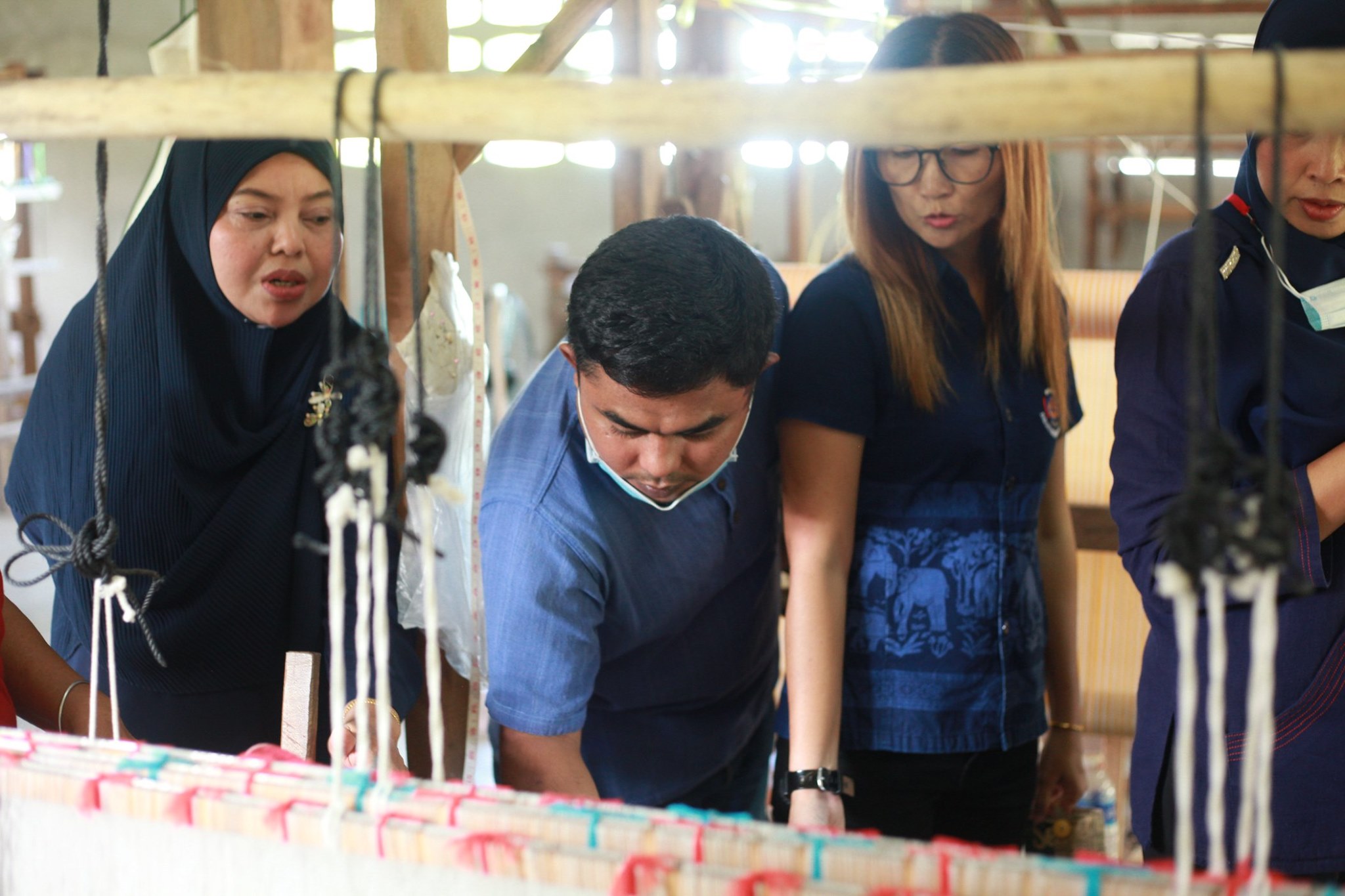 กิจกรรม : พัฒนาชุมชนจังหวัดปัตตานี ร่วมสืบสานพระราชปณิธานสมเด็จพระนางเจ้าสิริกิติ์ พระบรมราชินีนาถ พระบรมราชชนนีพันปีหลวง ที่ทรงอนุรักษ์ ส่งเสริม และเชิดชูอัตลักษณ์ คุณค่าผ้าไทย ให้คงอยู่ คู่แผ่นดิน