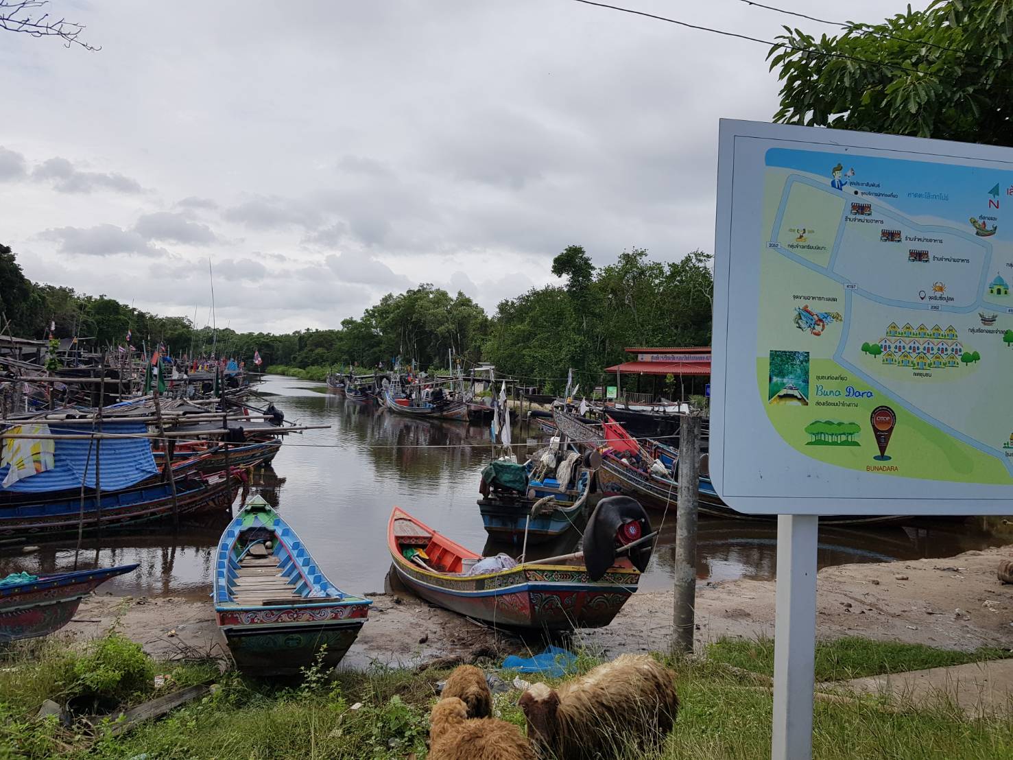 กิจกรรม : พช.ปัตตานี ลงพื้นที่ตรวจสอบข้อมูลและติดตามผลการดำเนินงาน ชุมชนท่องเที่ยว OTOP นวัตวิถี เตรียมเสนอรายละเอียดในโครงการเพื่อแก้ไขปัญหา เยียวยา ฟื้นฟูเศรษฐกิจและสังคม ที่ได้รับผลกระทบจากสถานการณ์การระบาดของโรคติดเชื้อไวรัสโคโรนา 2019 พ.ศ.2563