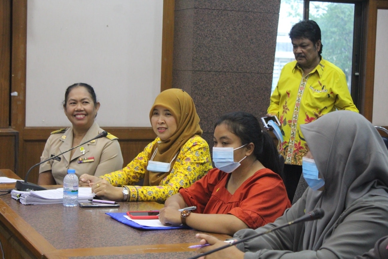 กิจกรรม : รายงานตัว 52 ผู้สอบผ่านการคัดเลือกบุคคลเป็นลูกจ้างเหมาบริการปฏิบัติภารกิจตามโครงการพัฒนาพื้นที่ต้นแบบการพัฒนาคุณภาพชีวิต ตามหลักทฤษฎีใหม่ ประยุกต์สู่ “โคก หนอง นา โมเดล”