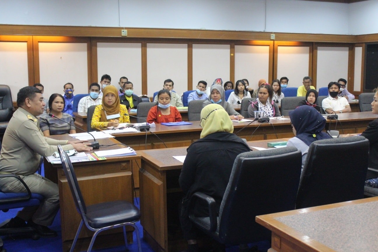 กิจกรรม : รายงานตัว 52 ผู้สอบผ่านการคัดเลือกบุคคลเป็นลูกจ้างเหมาบริการปฏิบัติภารกิจตามโครงการพัฒนาพื้นที่ต้นแบบการพัฒนาคุณภาพชีวิต ตามหลักทฤษฎีใหม่ ประยุกต์สู่ “โคก หนอง นา โมเดล”