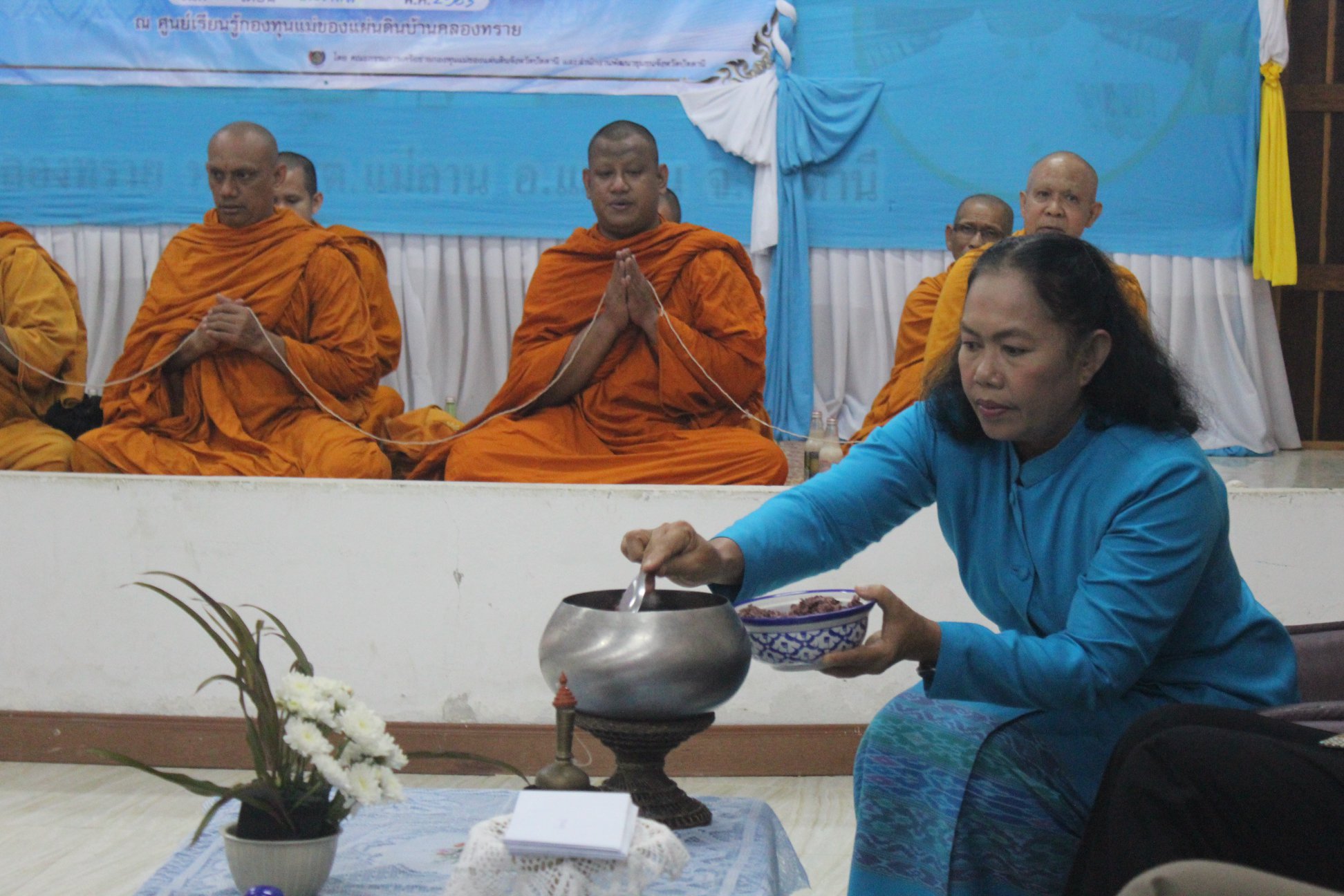 กิจกรรม : (พิธีพุทธ) พช.ปัตตานี จัดพิธีทำบุญตักบาตร ถวายเป็นพระราชกุศล สมเด็จพระนางเจ้าสิริกิติ์ พระบรมราชินีนาถ พระบรมราชชนนีพันปีหลวง เนื่องในวันก่อตั้งกองทุนแม่ของแผ่นดิน