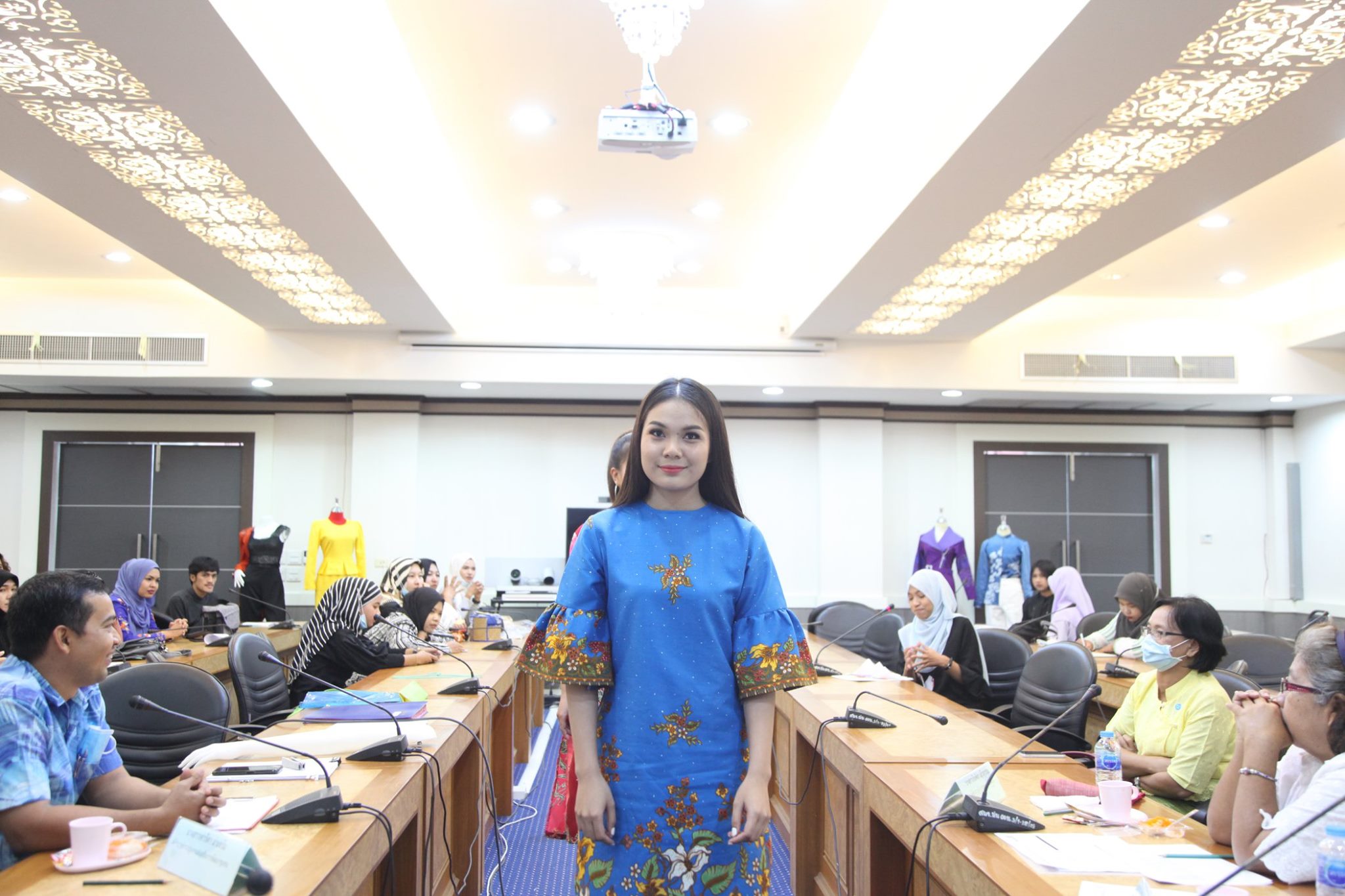 กิจกรรม : คัดเลือกผลงานออกแบบชุดผ้าไทย ที่สามารถสวมใส่ได้จริง ตามโครงการ CDD Young Designer Contest 2020 ออกแบบชุดเสื้อผ้าจากผ้าอัตลักษณ์ ผ้าประจำจังหวัด หรือผ้าที่มีแหล่งผลิตในจังหวัด