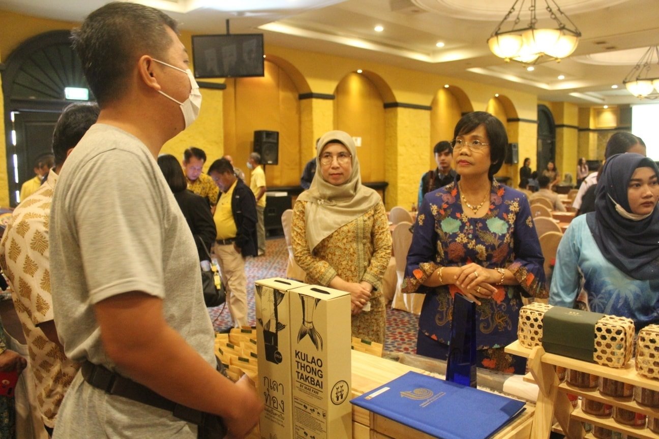 กิจกรรม : ส่งมอบแผนการพัฒนาการท่องเที่ยวโดยชุมชนในพื้นที่ 3จังหวัดชายแดนภาคใต้ (ยะลา ปัตตานี นราธิวาส)