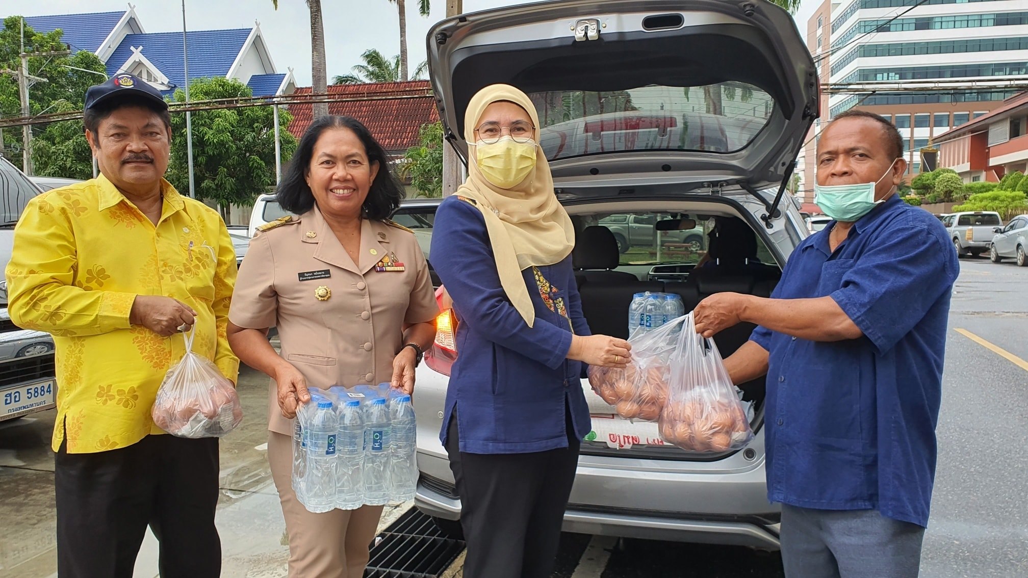 กิจกรรม : น้ำใจ DSI(ปัตตานี) ร่วมด้วยช่วยกัน มอบวัตถุดิบสนับสนุนโรงครัวพระราชทานฯ เพื่อช่วยเหลือผู้ประสบ อุทกภัยน้ำท่วมในพื้นที่จังหวัดปัตตานี