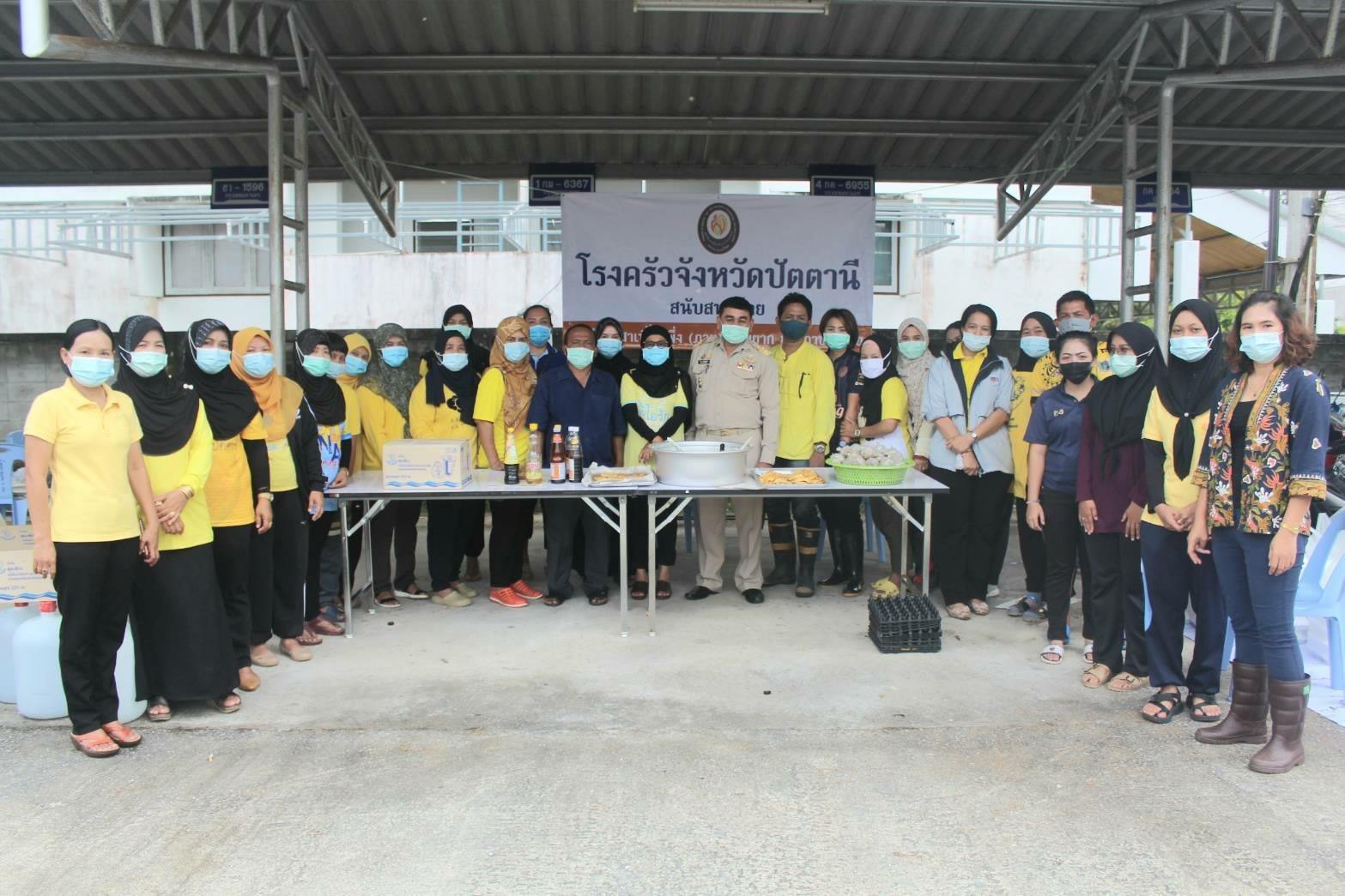 กิจกรรม : พช.ปัตตานี จัดตั้งโรงครัวพระราชทานเพื่อช่วยเหลือผู้ประสบอุทกภัยน้ำท่วมในพื้นที่จังหวัดปัตตานี