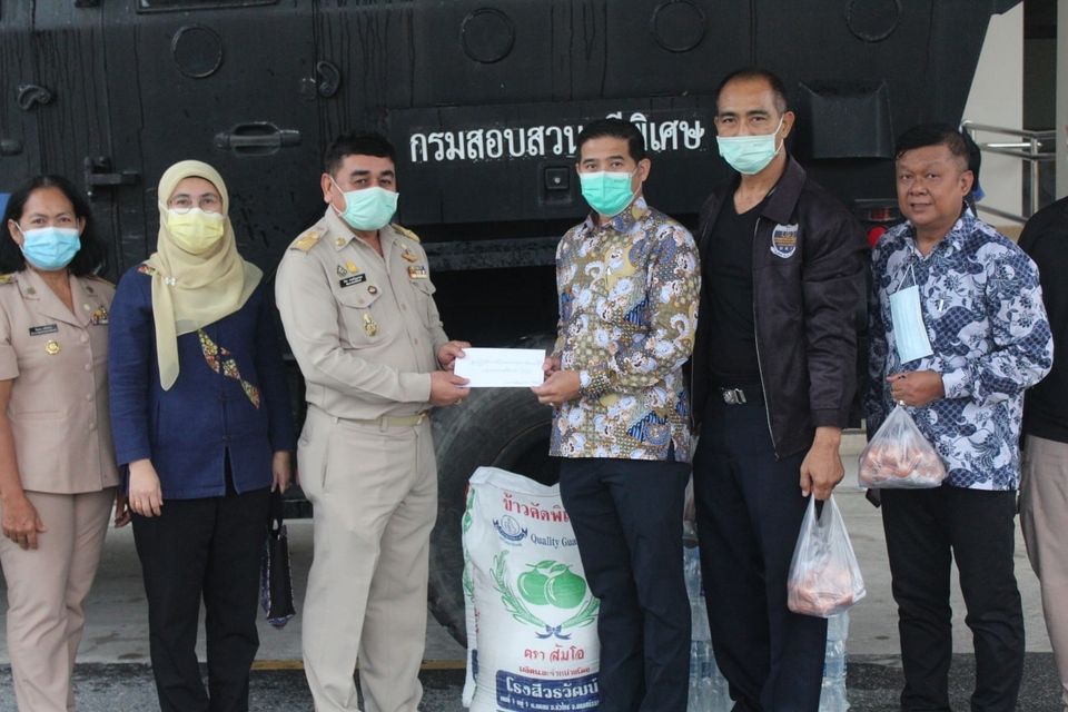 กิจกรรม : น้ำใจ DSI(ปัตตานี) ร่วมด้วยช่วยกัน มอบวัตถุดิบสนับสนุนโรงครัวพระราชทานฯ เพื่อช่วยเหลือผู้ประสบ อุทกภัยน้ำท่วมในพื้นที่จังหวัดปัตตานี