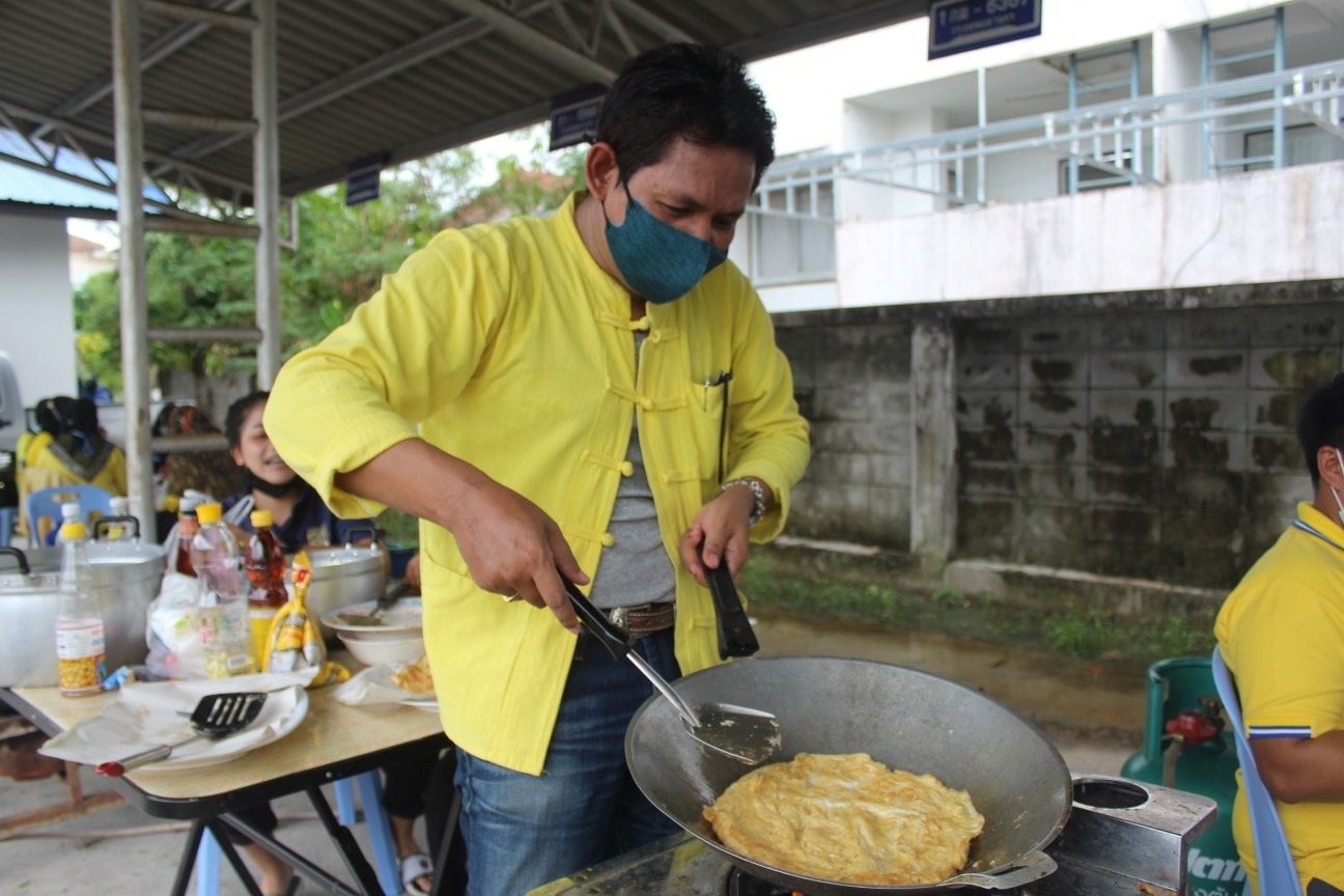 กิจกรรม : พช.ปัตตานี จัดตั้งโรงครัวพระราชทานเพื่อช่วยเหลือผู้ประสบอุทกภัยน้ำท่วมในพื้นที่จังหวัดปัตตานี