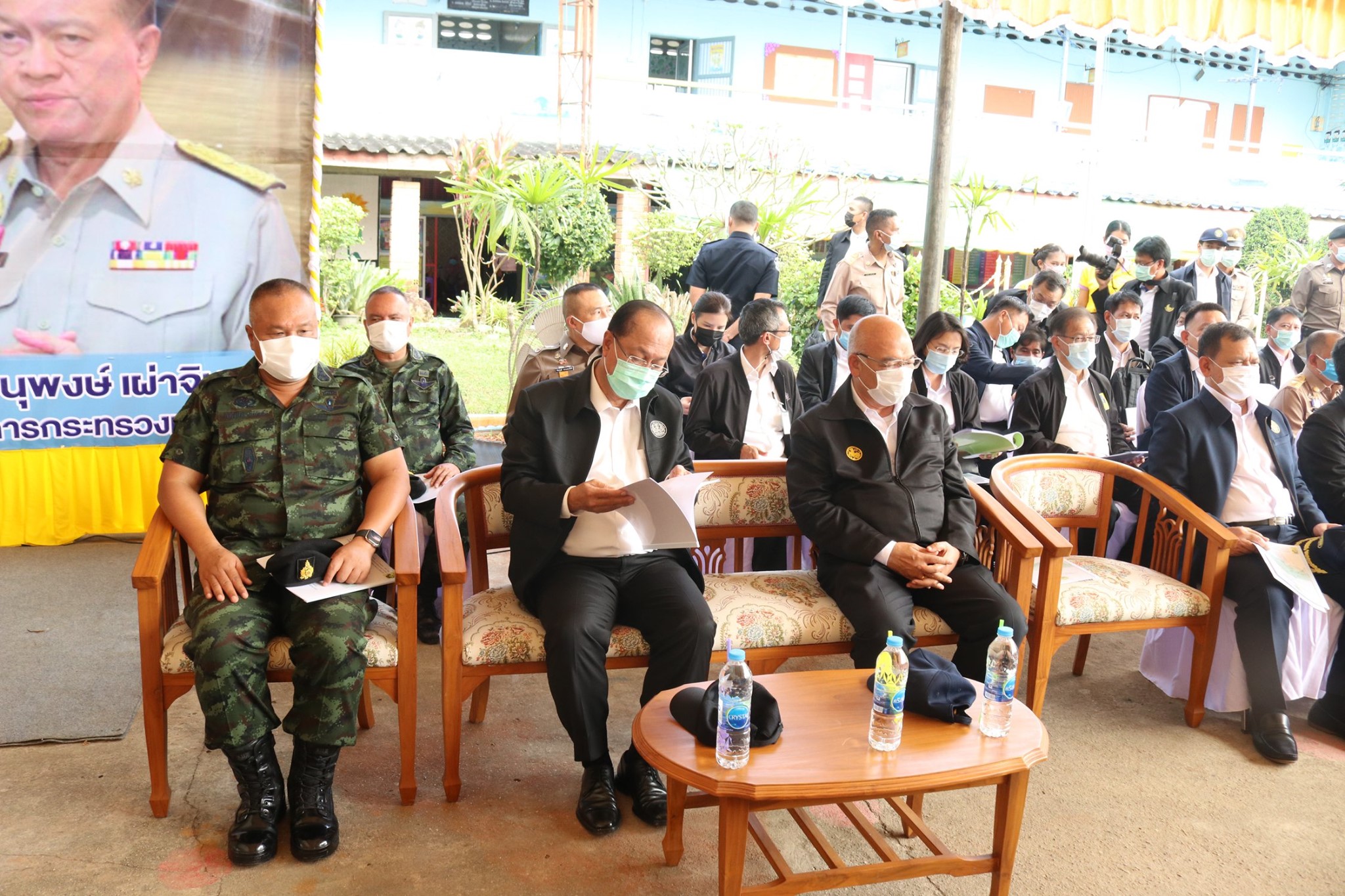 กิจกรรม : พล.อ.อนุพงษ์ เผ่าจินดา รัฐมนตรีว่าการกระทรวงมหาดไทย และคณะผู้บริหารระดับสูง เดินทางลงพื้นที่ตรวจเยี่ยมและให้กำลังใจพี่น้องประชาชนที่ประสบพื้นที่อุทกภัย ในพื้นที่จังหวัดปัตตานี