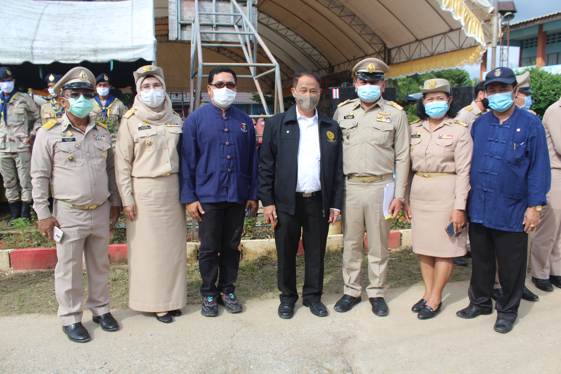 กิจกรรม : พล.อ.อนุพงษ์ เผ่าจินดา รัฐมนตรีว่าการกระทรวงมหาดไทย และคณะผู้บริหารระดับสูง เดินทางลงพื้นที่ตรวจเยี่ยมและให้กำลังใจพี่น้องประชาชนที่ประสบพื้นที่อุทกภัย ในพื้นที่จังหวัดปัตตานี