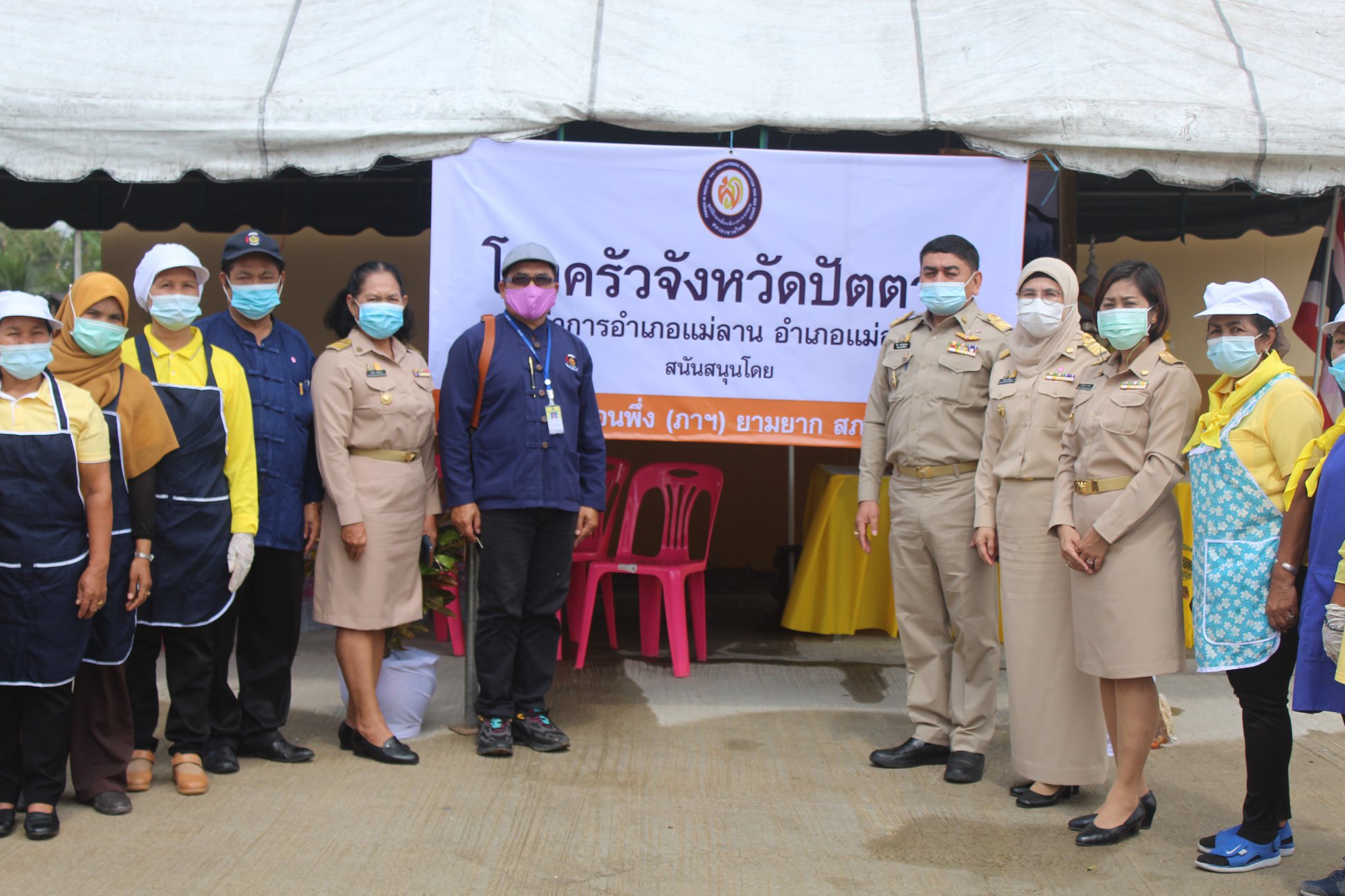 กิจกรรม : พล.อ.อนุพงษ์ เผ่าจินดา รัฐมนตรีว่าการกระทรวงมหาดไทย และคณะผู้บริหารระดับสูง เดินทางลงพื้นที่ตรวจเยี่ยมและให้กำลังใจพี่น้องประชาชนที่ประสบพื้นที่อุทกภัย ในพื้นที่จังหวัดปัตตานี