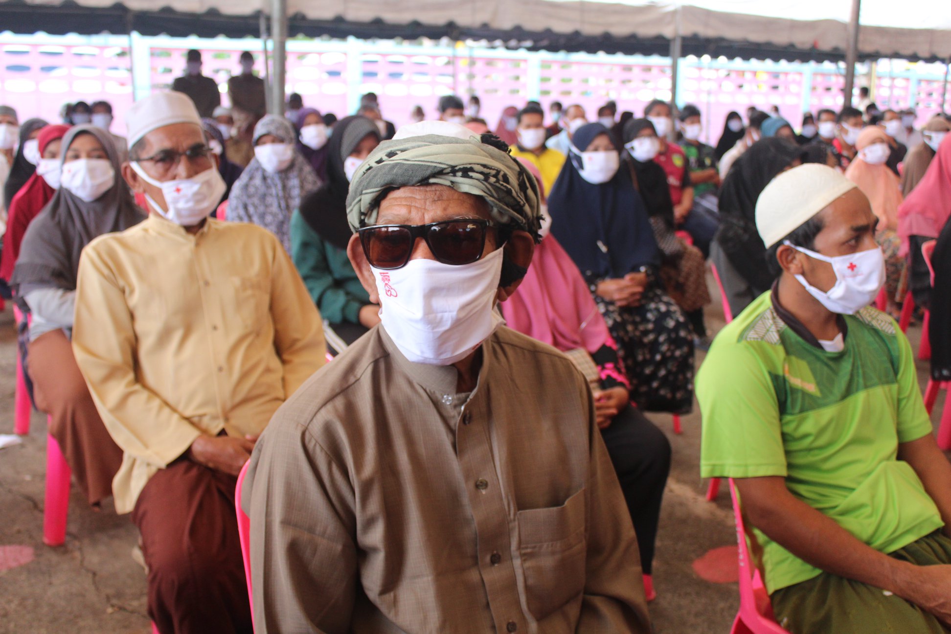 กิจกรรม : พล.อ.อนุพงษ์ เผ่าจินดา รัฐมนตรีว่าการกระทรวงมหาดไทย และคณะผู้บริหารระดับสูง เดินทางลงพื้นที่ตรวจเยี่ยมและให้กำลังใจพี่น้องประชาชนที่ประสบพื้นที่อุทกภัย ในพื้นที่จังหวัดปัตตานี