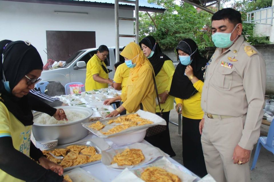 กิจกรรม : พช.ปัตตานี จัดตั้งโรงครัวพระราชทานเพื่อช่วยเหลือผู้ประสบอุทกภัยน้ำท่วมในพื้นที่จังหวัดปัตตานี