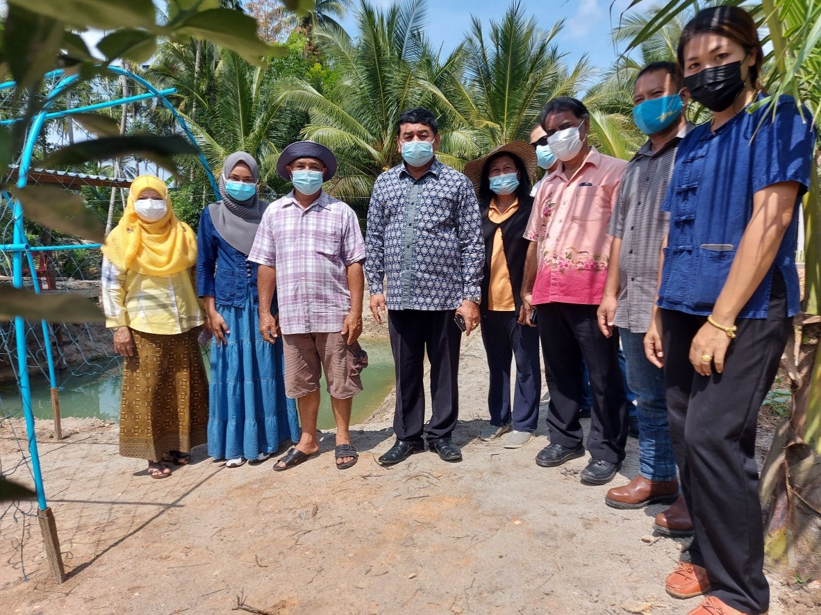 พัฒนาการจังหวัดปัตตานี ลงพื้นที่อำเภอไม้แก่น ติดตามอย่างต่อเนื่องการดำเนินโครงการพัฒนาพื้นที่ต้นแบบการพัฒนาคุณภาพชีวิตตามหลักทฤษฎีใหม่ประยุกต์สู่ “โคก หนอง นา พช.ปัตตานี”