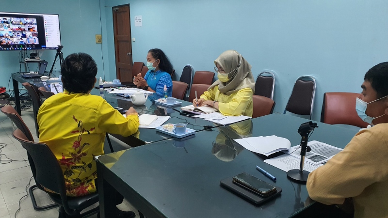 พช.ปัตตานี ร่วมประชุมตรวจติดตามงาน เขตตรวจราชการที่ 7 ด้วยโปรแกรม ZOOM meeting