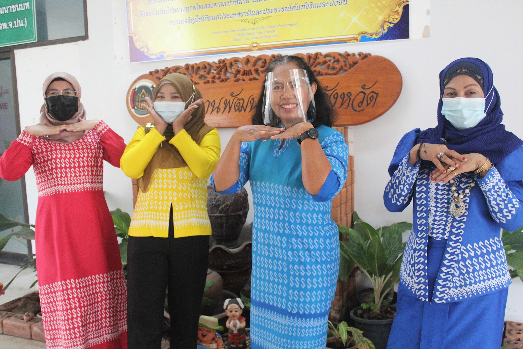 สีสัน สดใส “ผ้าไทย ใส่ให้สนุก”