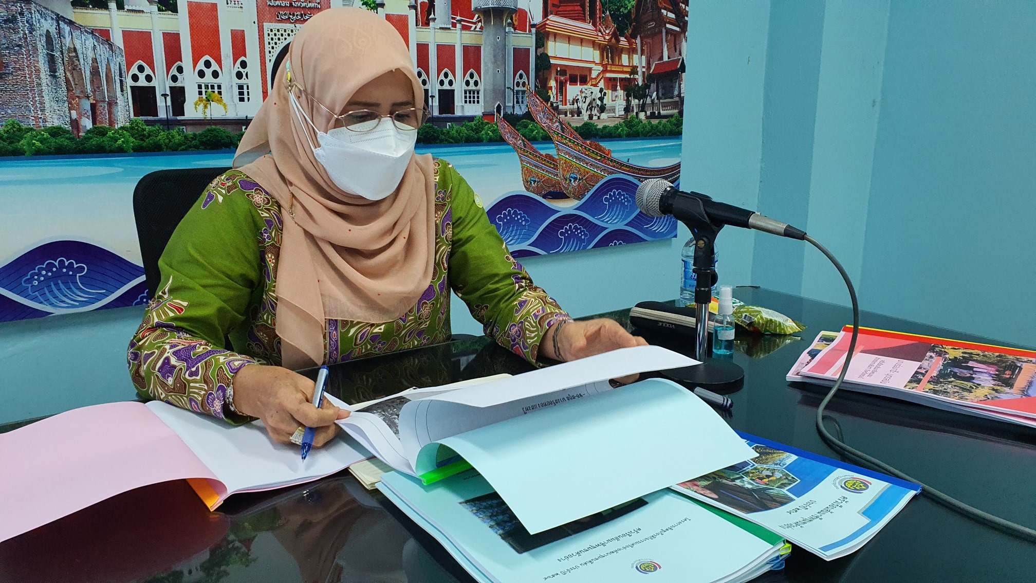 ประชุมออนไลน์ วันที่2 พช.ปัตตานี ร่วมประชุมเชิงปฏิบัติการคณะกรรมการพัฒนาสตรีภาค (กพสภ.) 14จังหวัดภาคใต้ ผ่านระบบออนไลน์ ด้วยโปรแกรม SessionCall